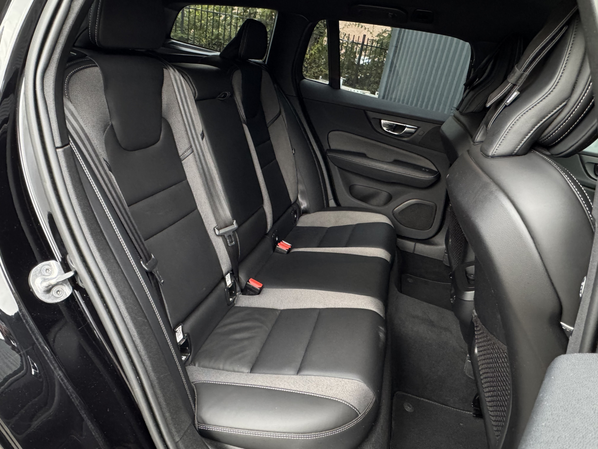 Volvo V60 2.0 B4 R-Design