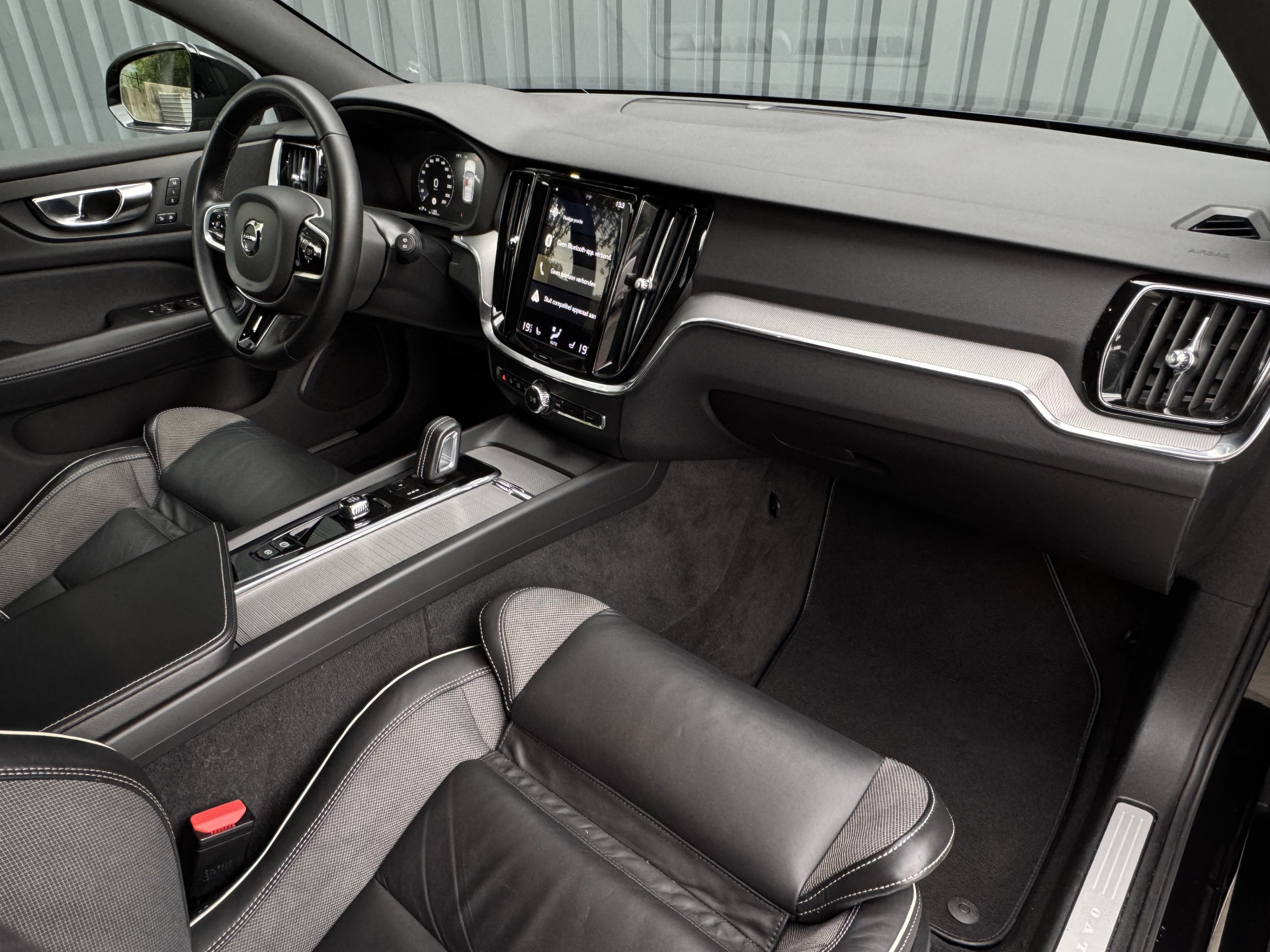 Volvo V60 2.0 B4 R-Design