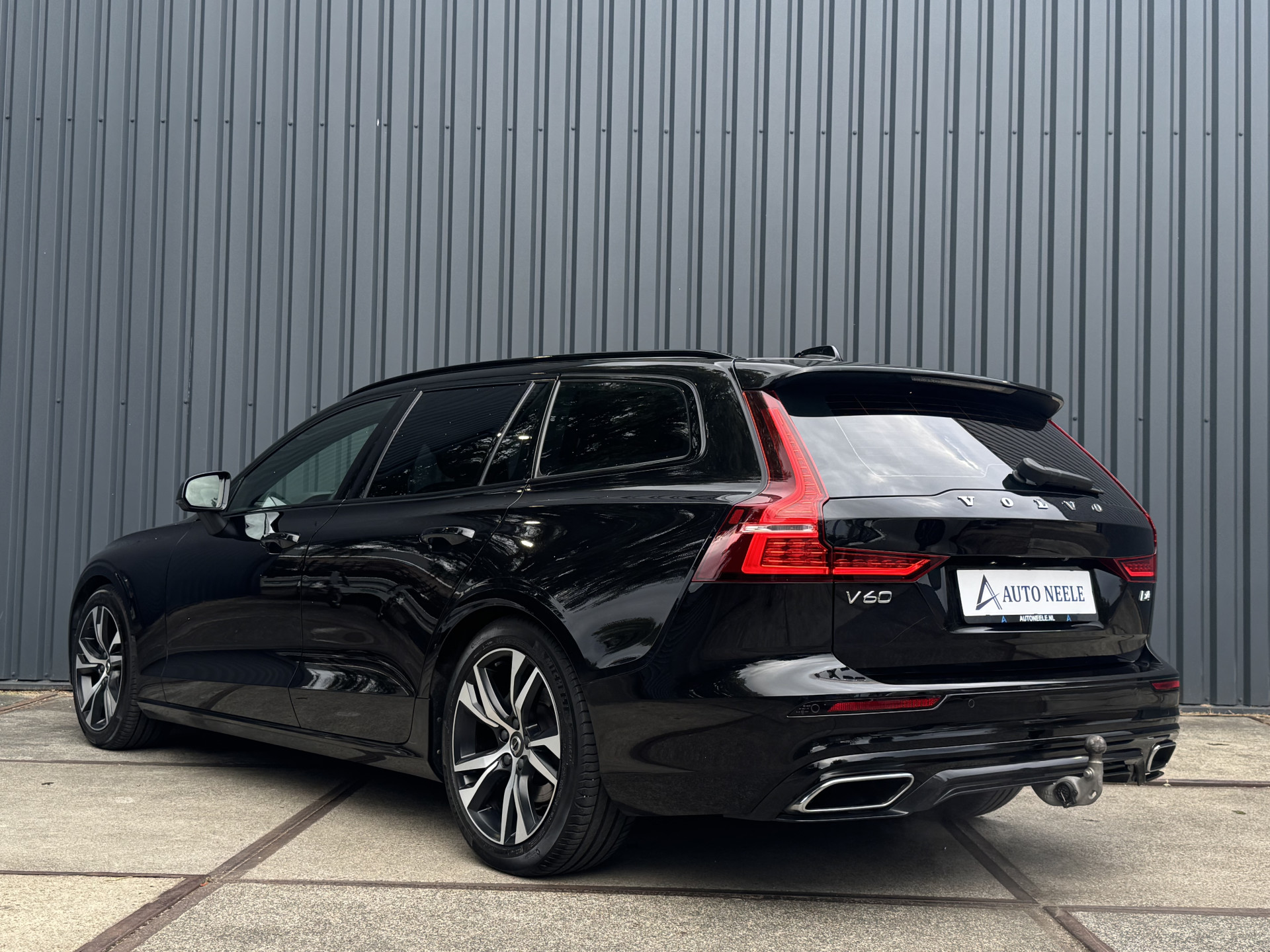 Volvo V60 2.0 B4 R-Design