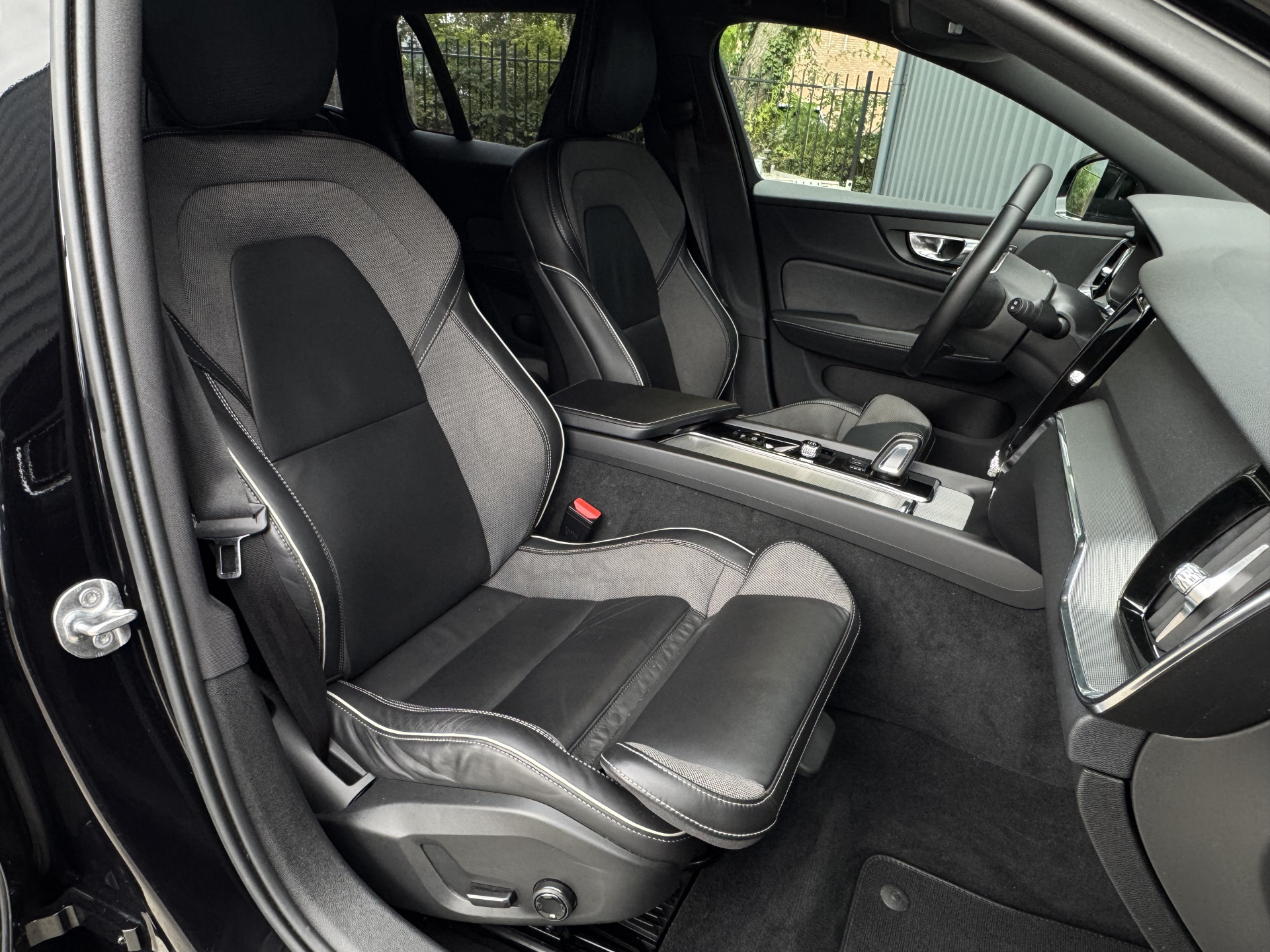 Volvo V60 2.0 B4 R-Design