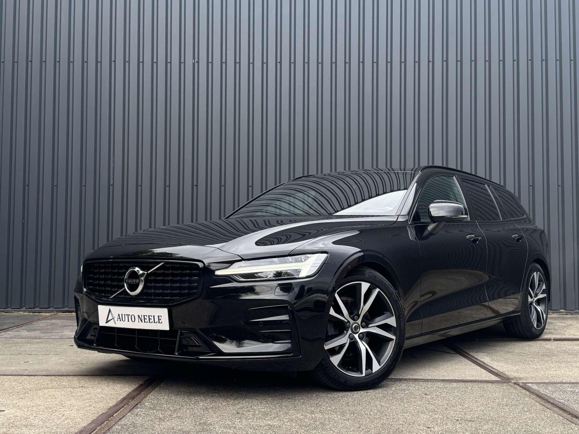Volvo V60 2.0 B4 R-Design