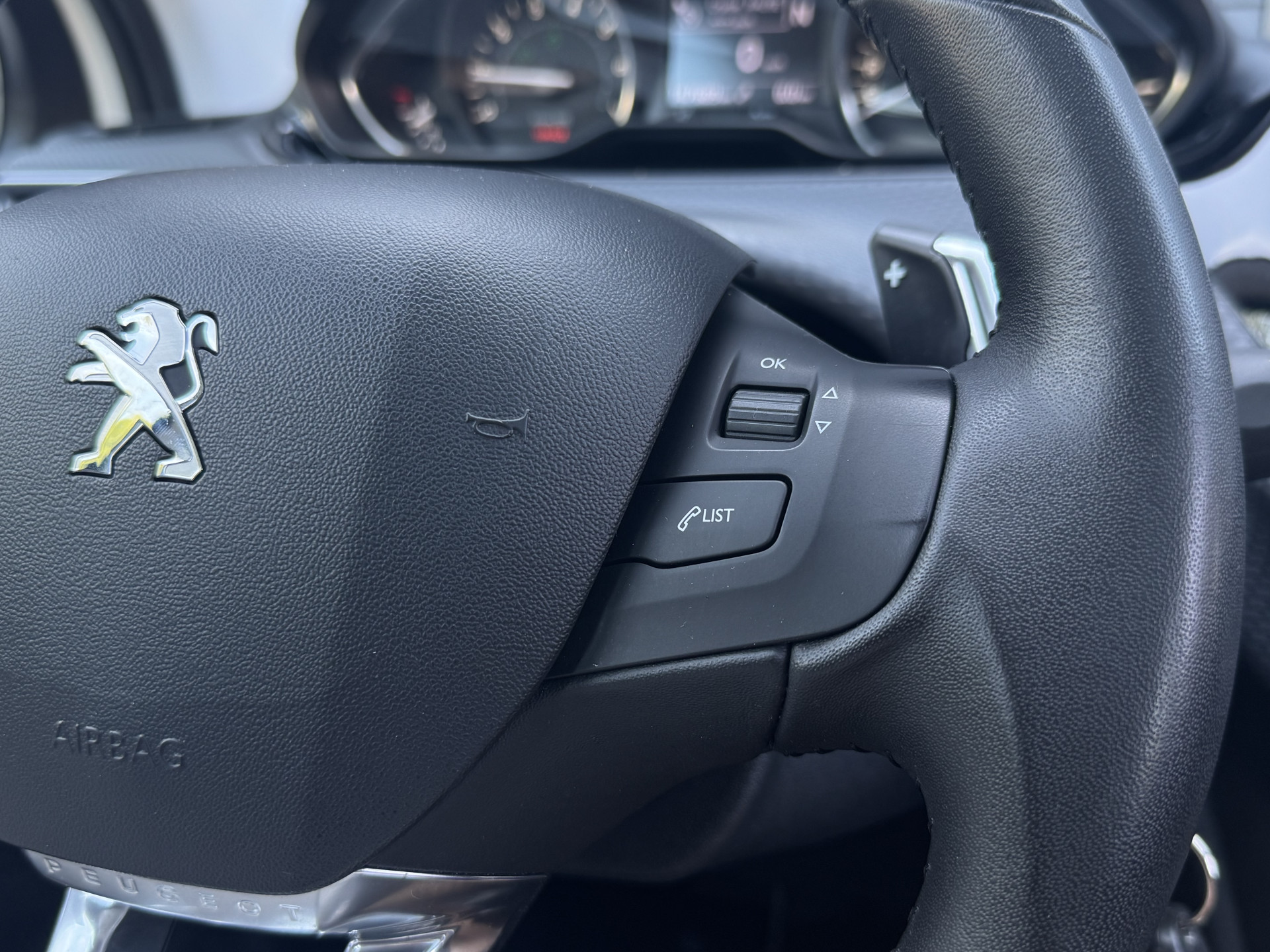 Peugeot 2008 1.2 PureTech Blue Lion