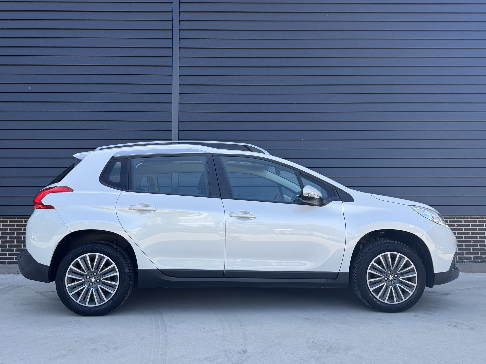 Peugeot 2008 1.2 PureTech Blue Lion