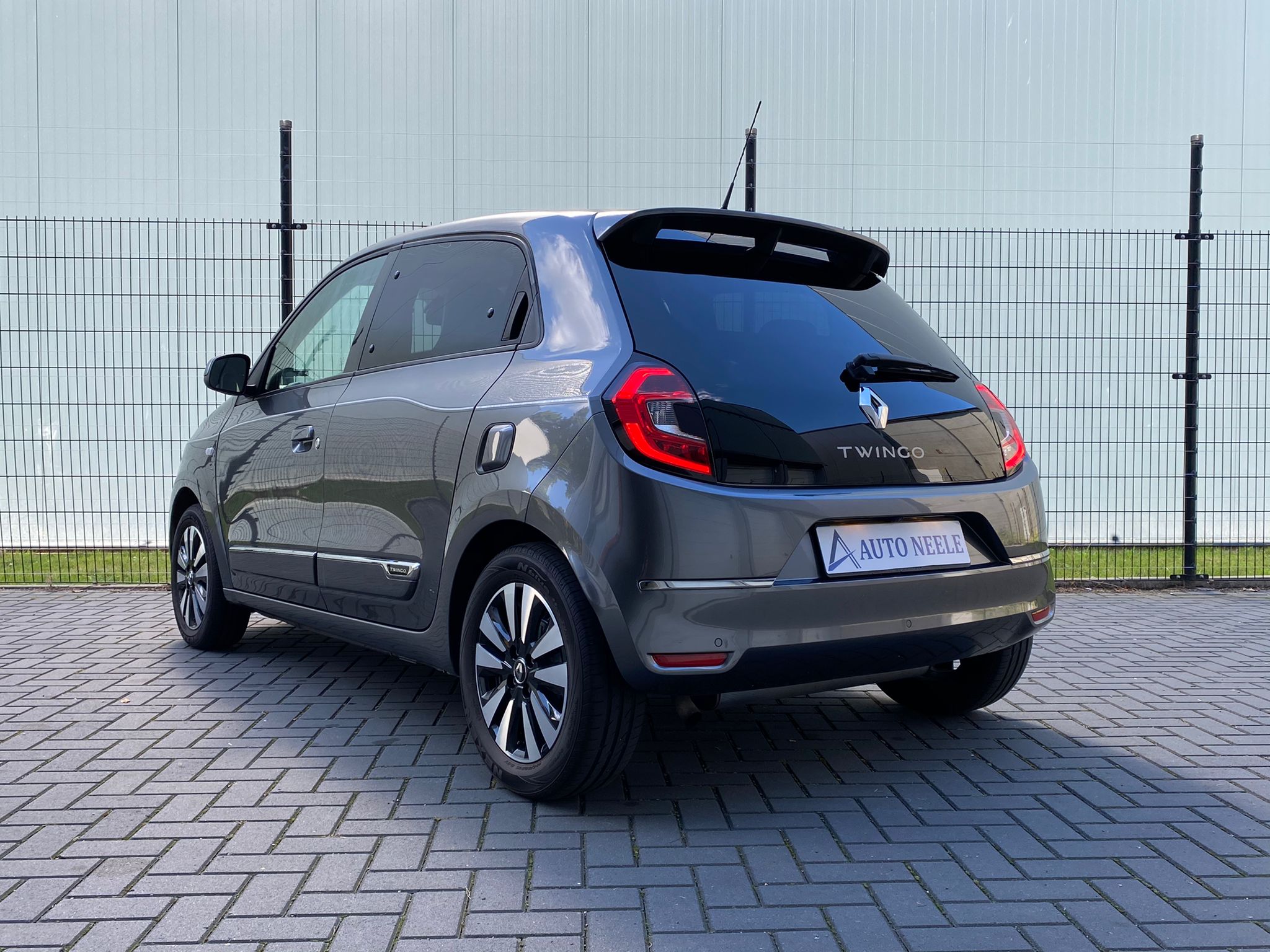 Renault Twingo 0.9 TCe 92 pk Automaat met Lederen bekleding en Camera