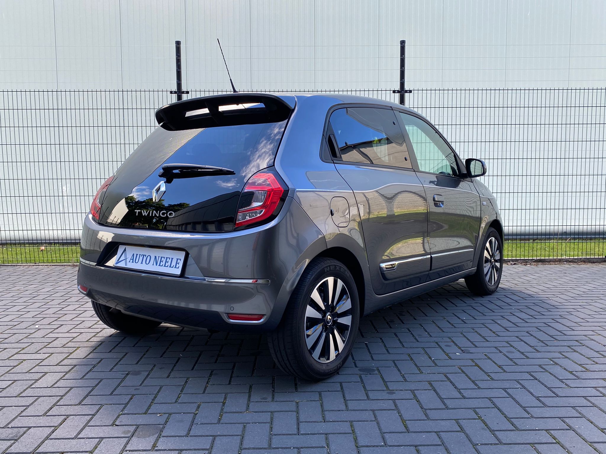 Renault Twingo 0.9 TCe 92 pk Automaat met Lederen bekleding en Camera