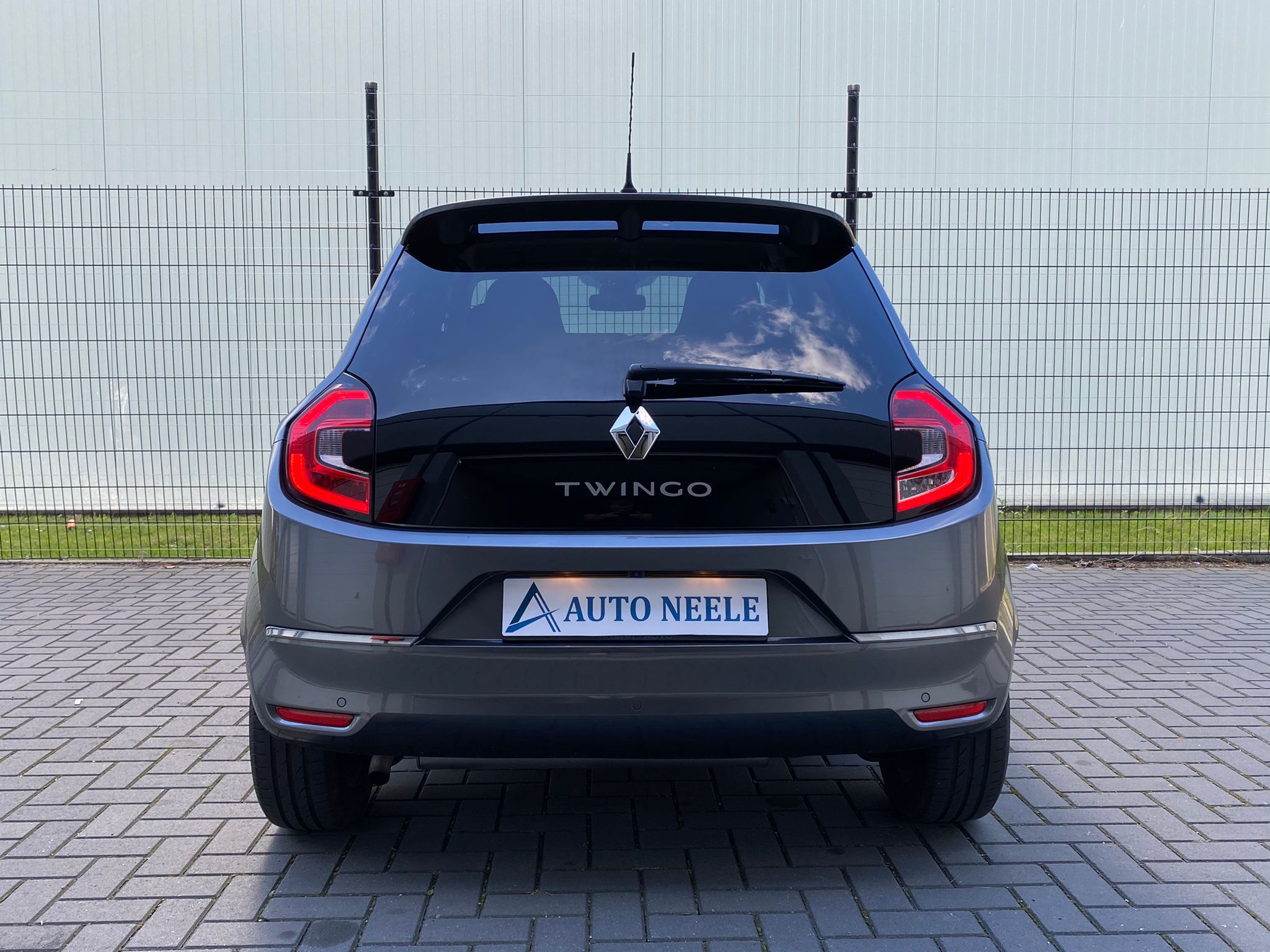 Renault Twingo 0.9 TCe 92 pk Automaat met Lederen bekleding en Camera