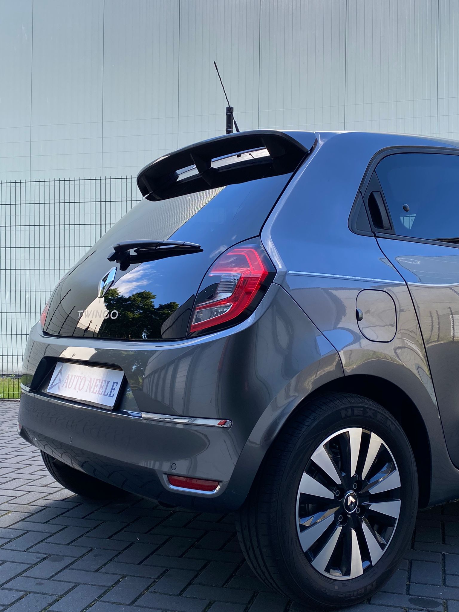 Renault Twingo 0.9 TCe 92 pk Automaat met Lederen bekleding en Camera