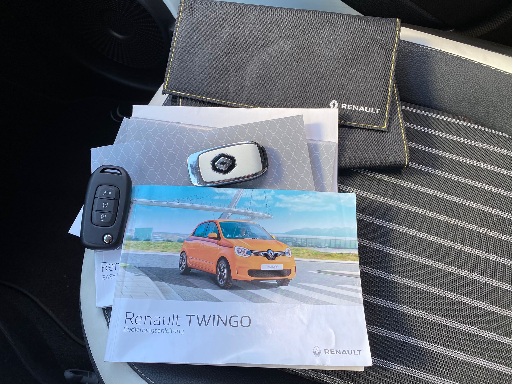 Renault Twingo 0.9 TCe 92 pk Automaat met Lederen bekleding en Camera