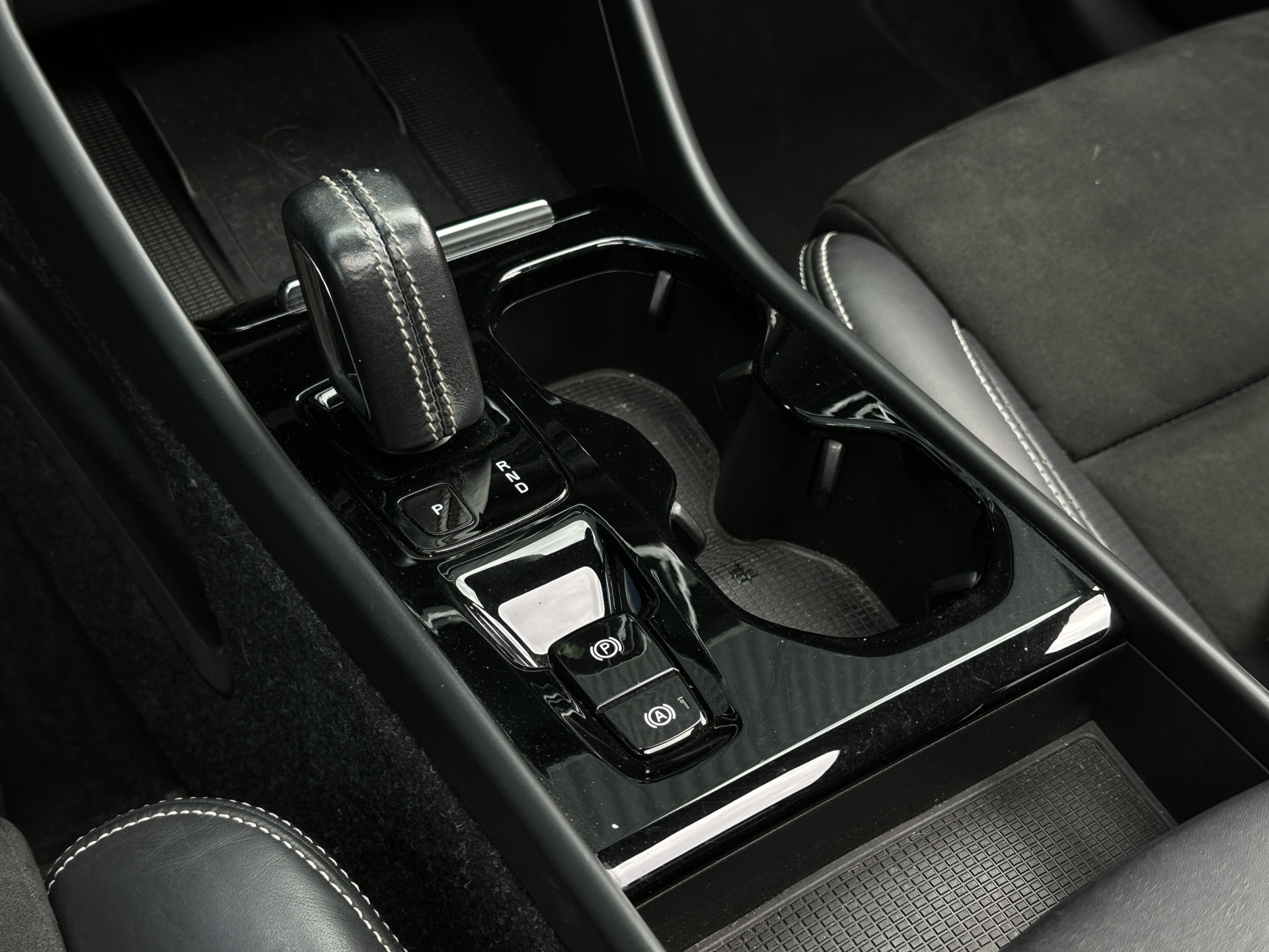 Volvo XC40 1.5 T5 262 pk Recharge R-Design