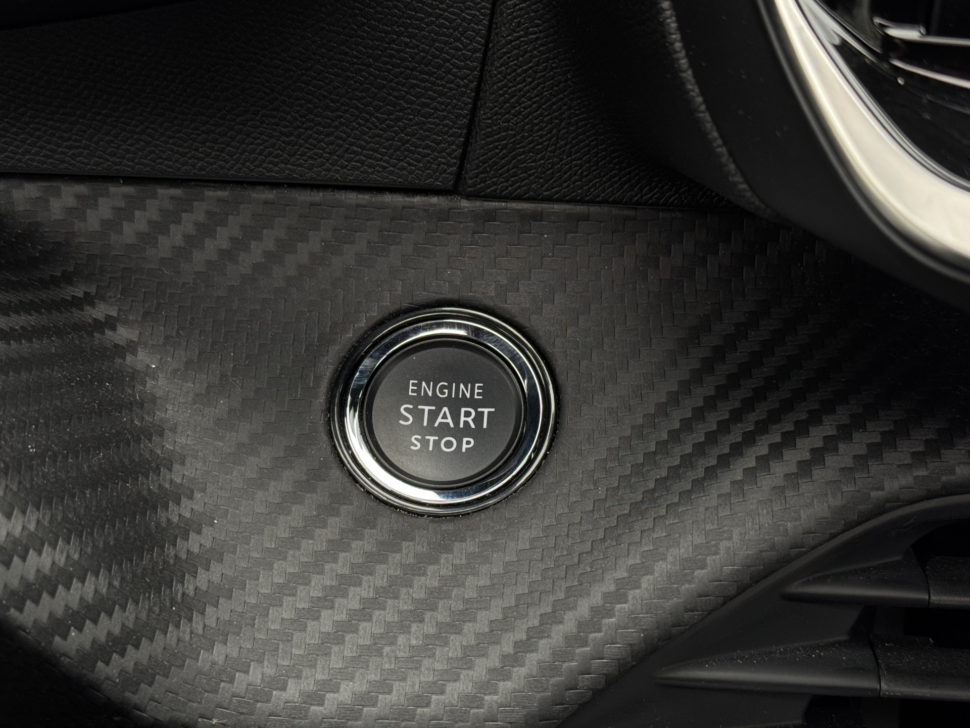 Peugeot 2008 SUV 1.2 GT PACK Hybrid 145 pk