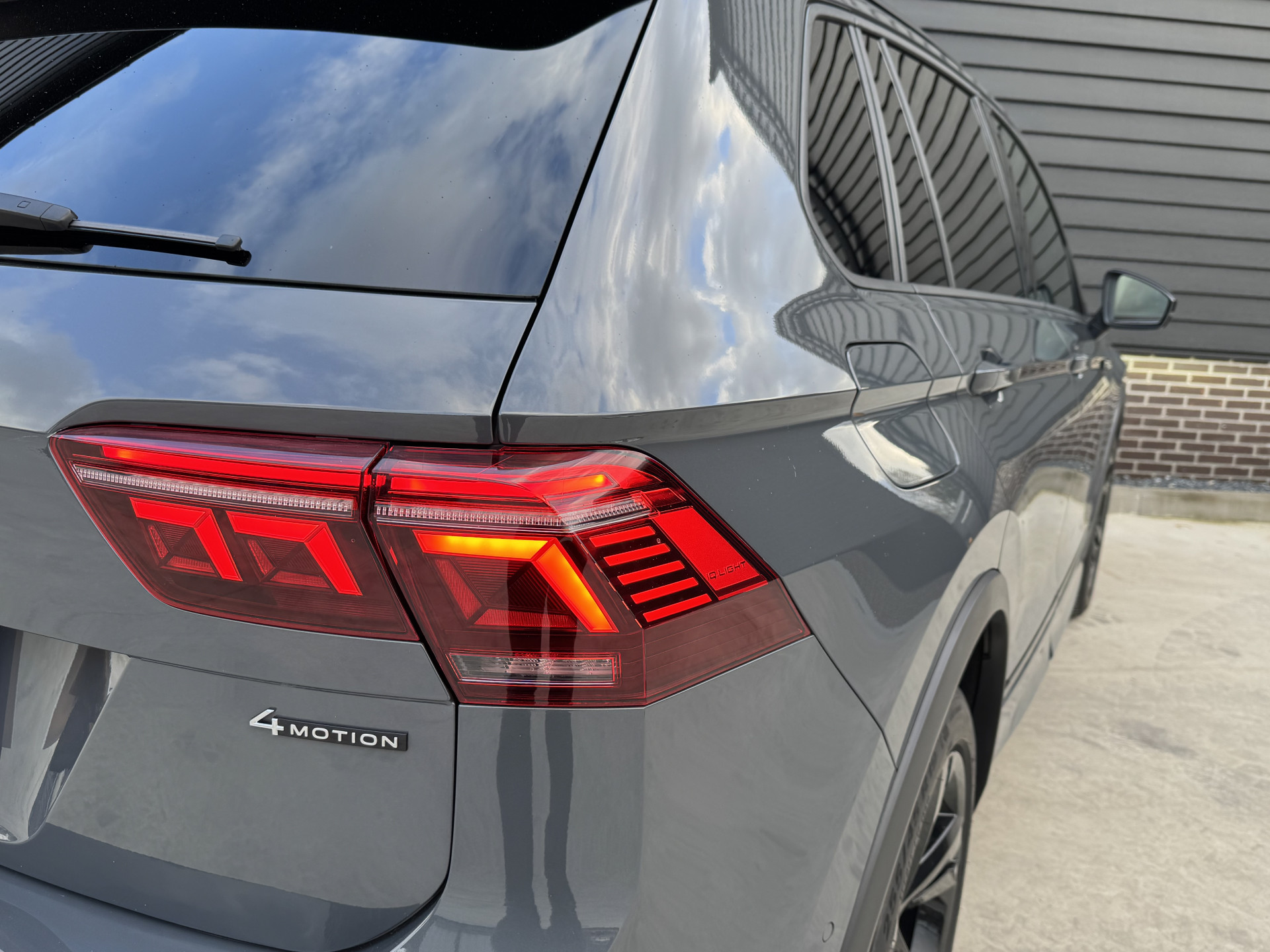 Volkswagen Tiguan 2.0 TSI 4Motion R Line