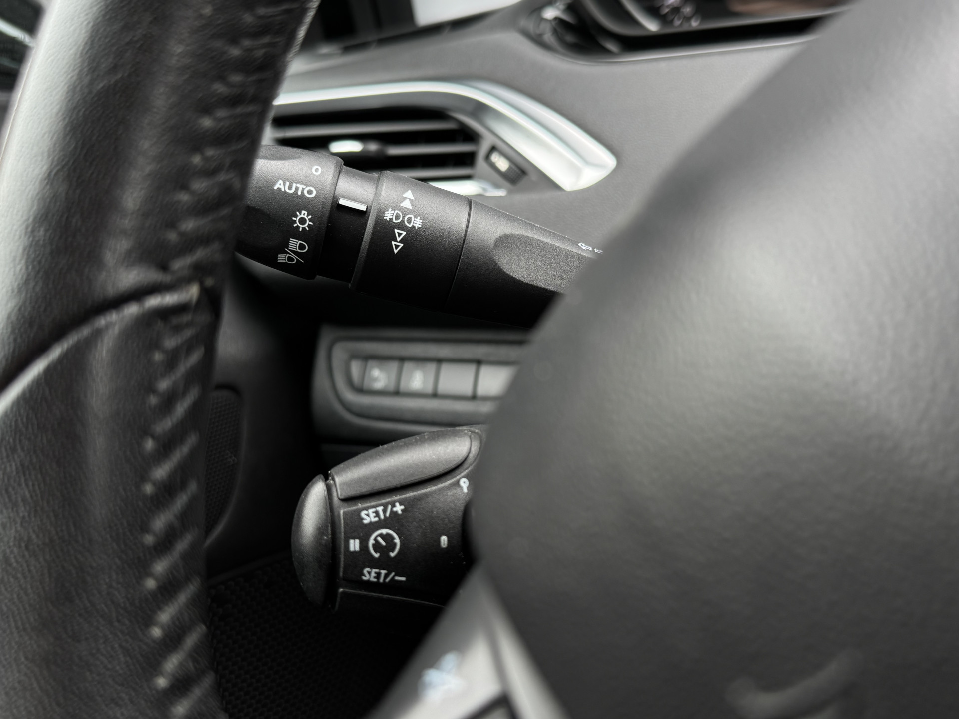 Peugeot 208 1.2 VTi 82 pk Allure