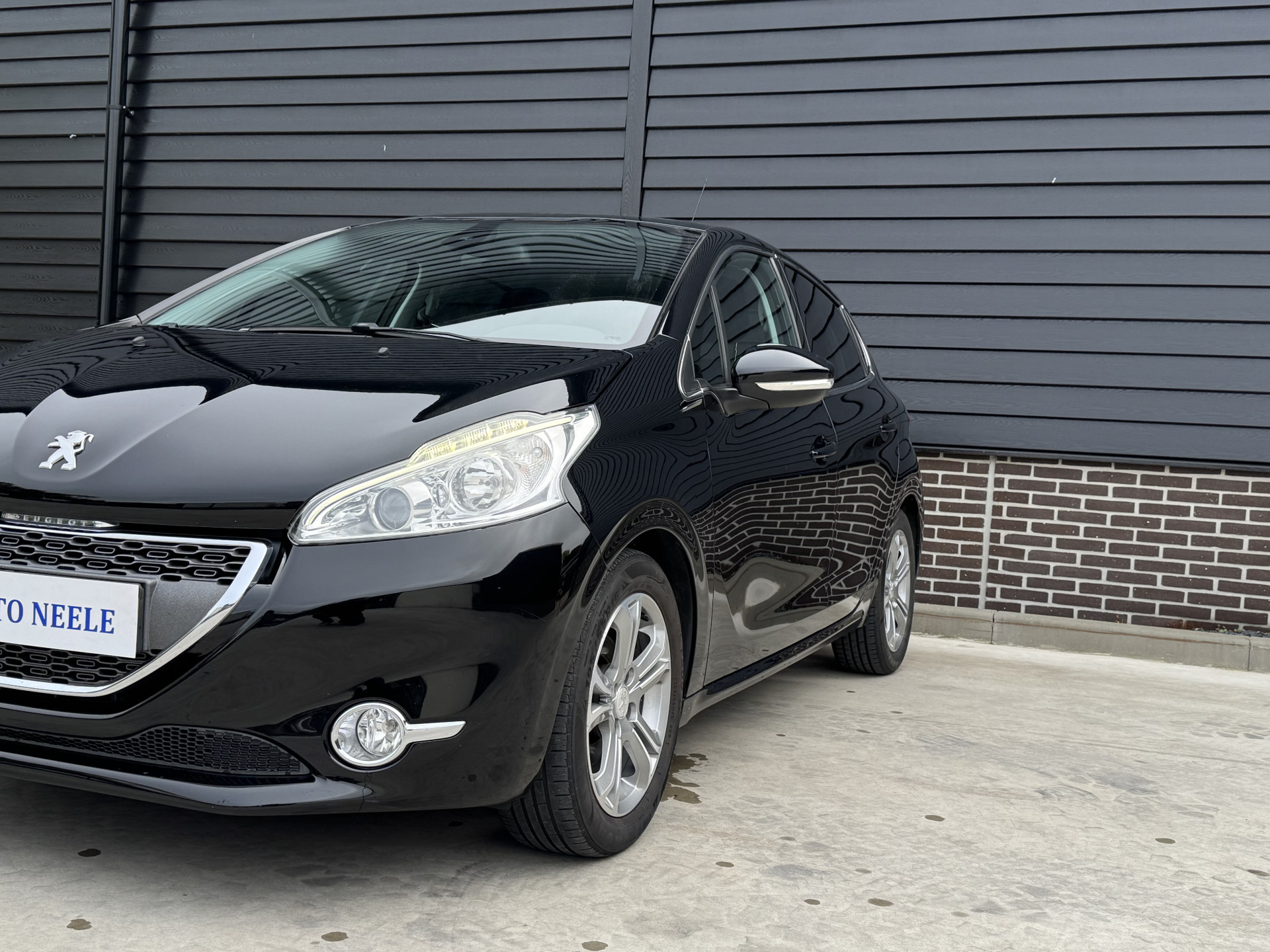 Peugeot 208 1.2 VTi 82 pk Allure