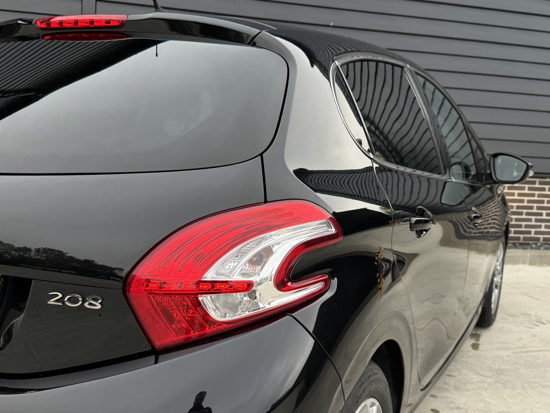 Peugeot 208 1.2 VTi 82 pk Allure