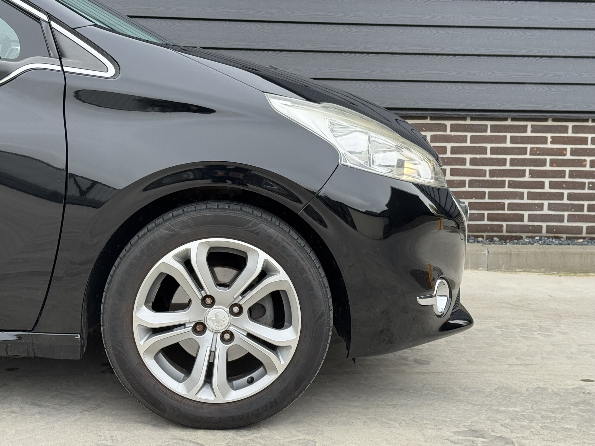 Peugeot 208 1.2 VTi 82 pk Allure
