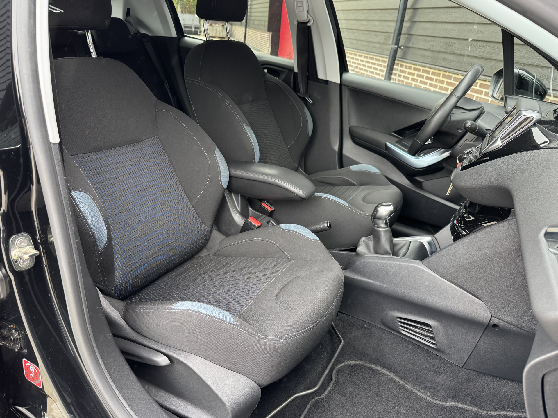 Peugeot 208 1.2 VTi 82 pk Allure