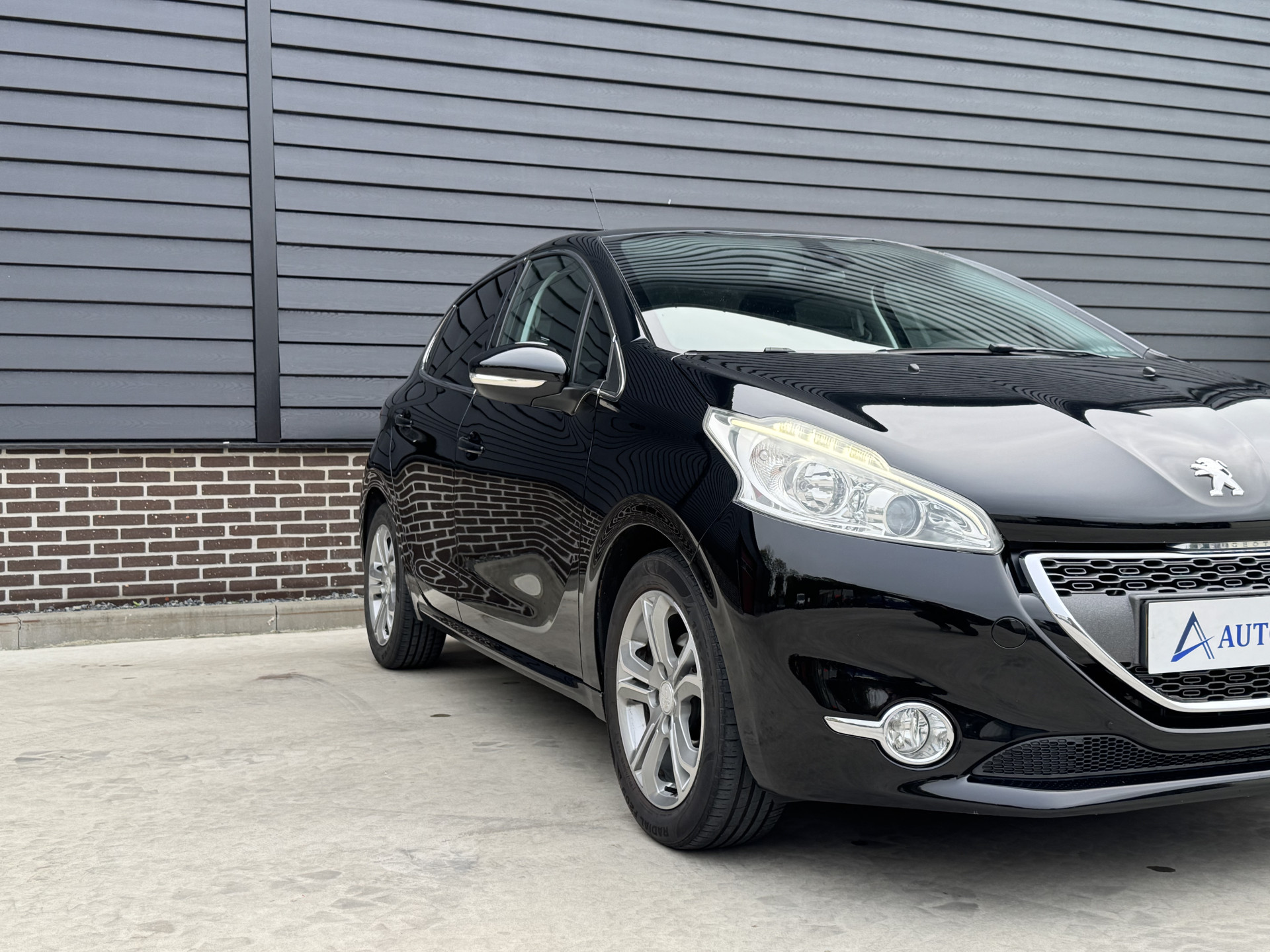 Peugeot 208 1.2 VTi 82 pk Allure