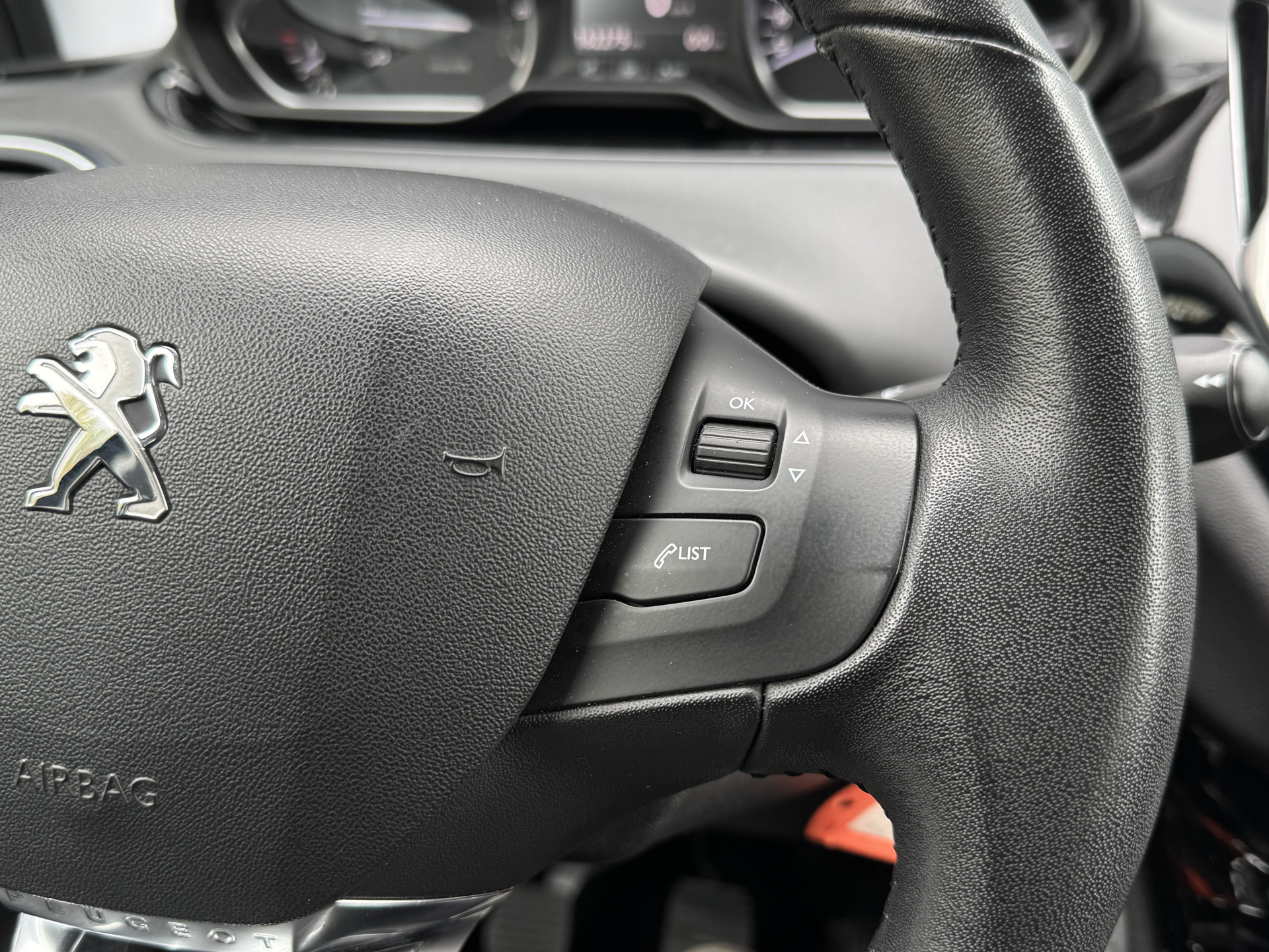 Peugeot 208 1.2 VTi 82 pk Allure