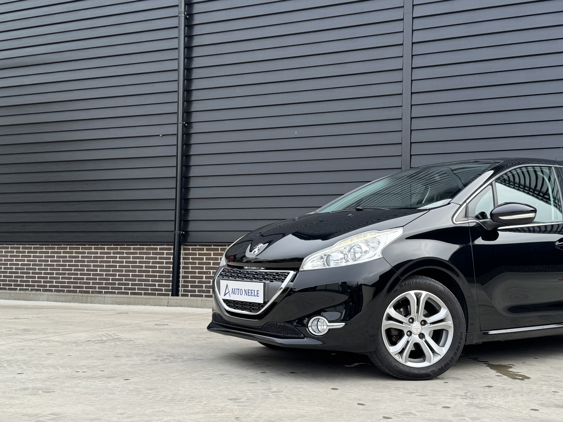 Peugeot 208 1.2 VTi 82 pk Allure