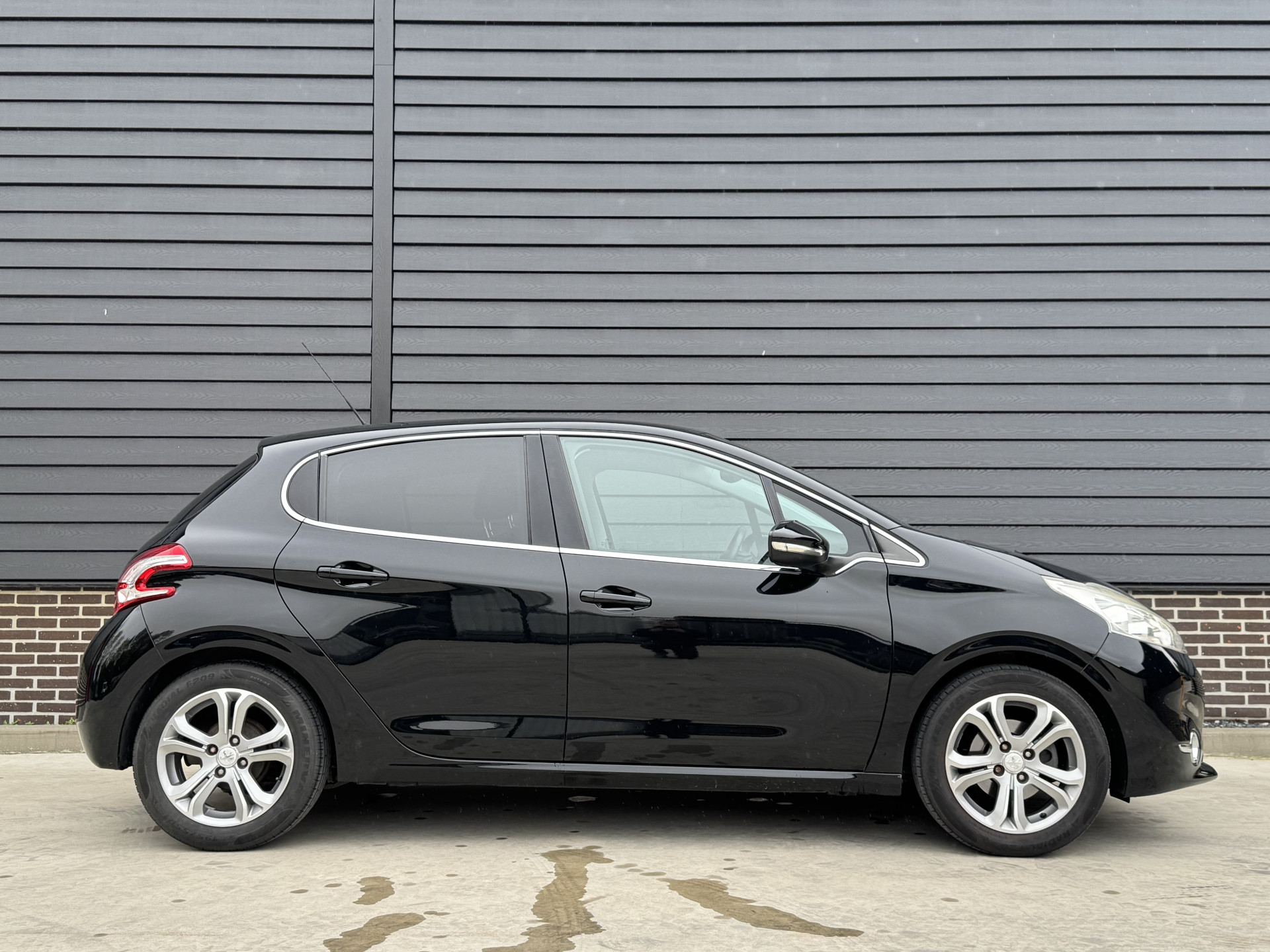Peugeot 208 1.2 VTi 82 pk Allure