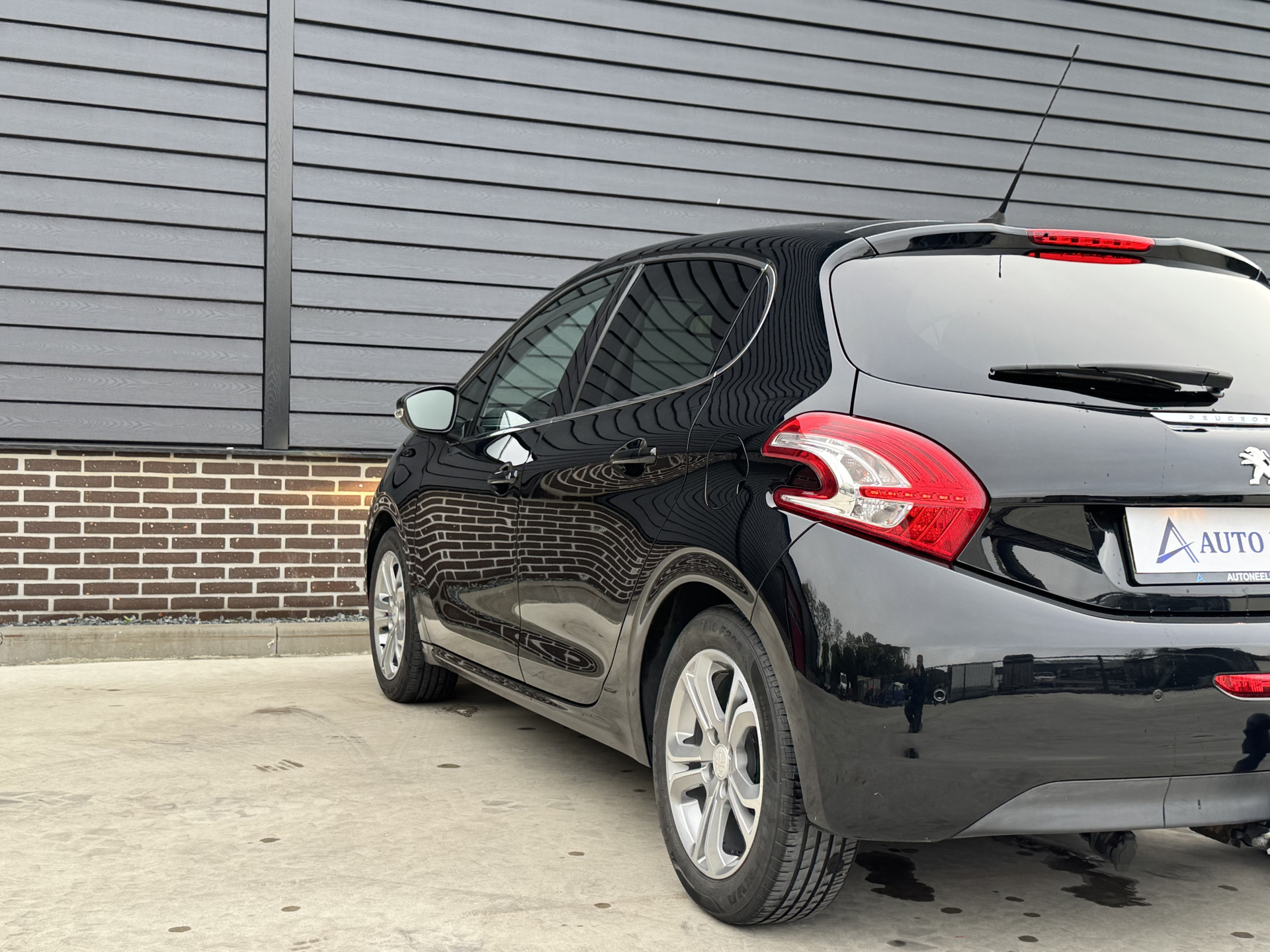 Peugeot 208 1.2 VTi 82 pk Allure
