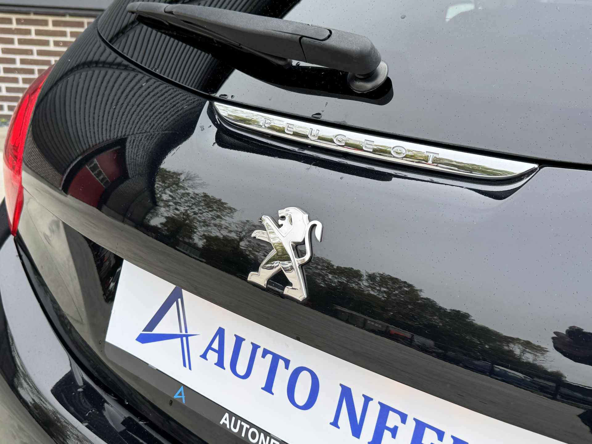 Peugeot 208 1.2 VTi 82 pk Allure