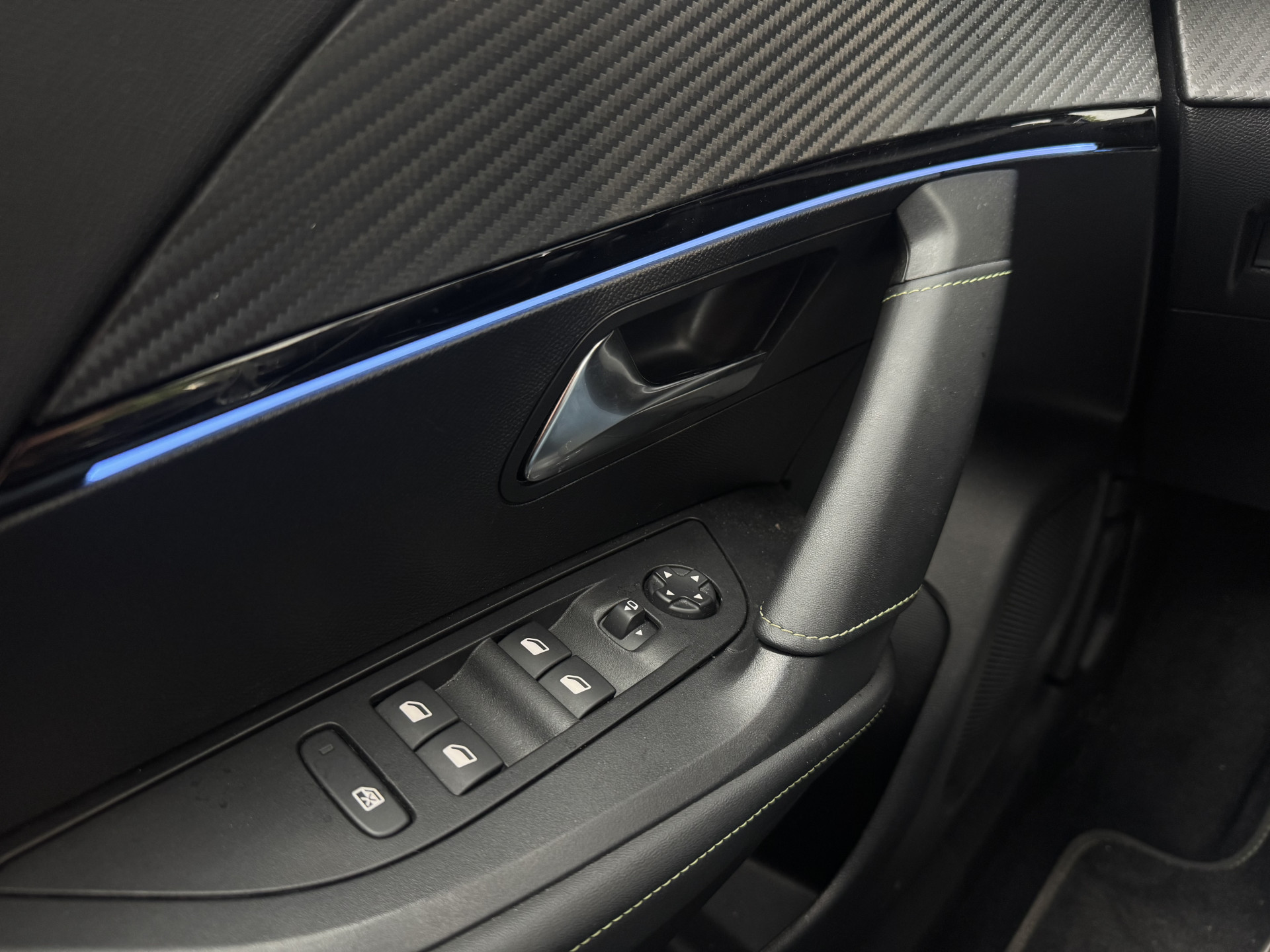Peugeot 2008 1.2 Hybrid 145 GT
