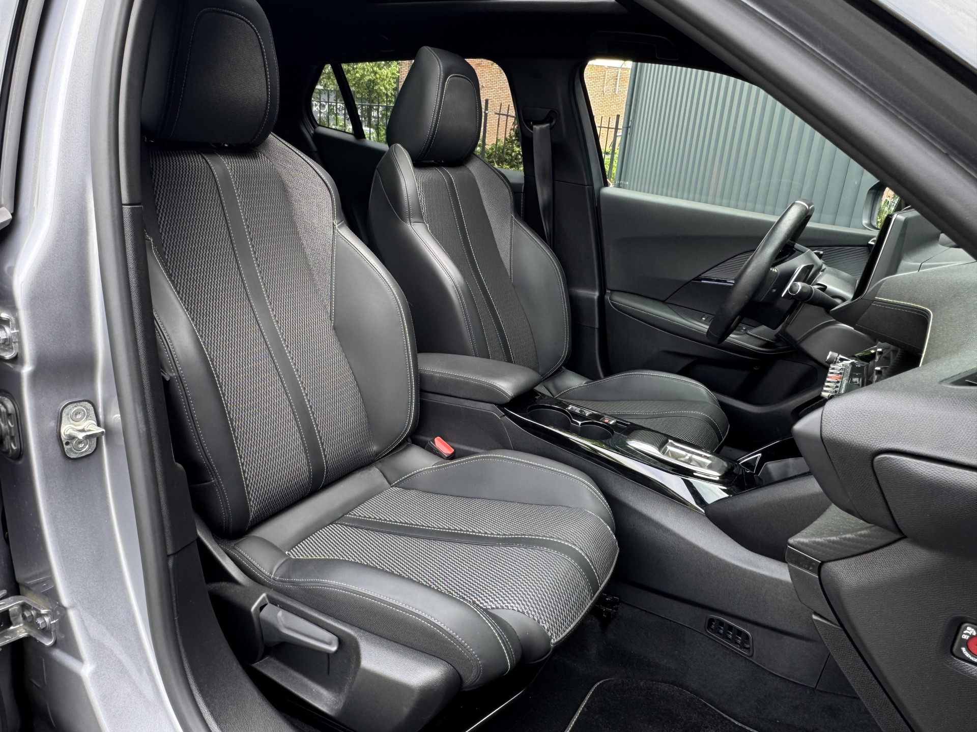 Peugeot 2008 1.2 Hybrid 145 GT