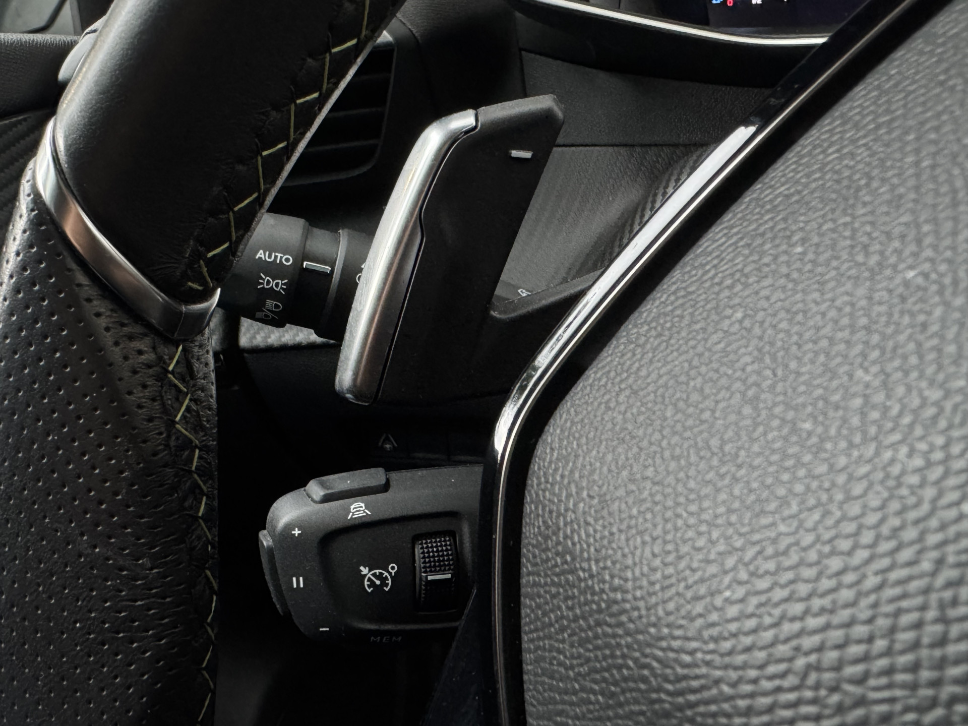 Peugeot 2008 1.2 Hybrid 145 GT