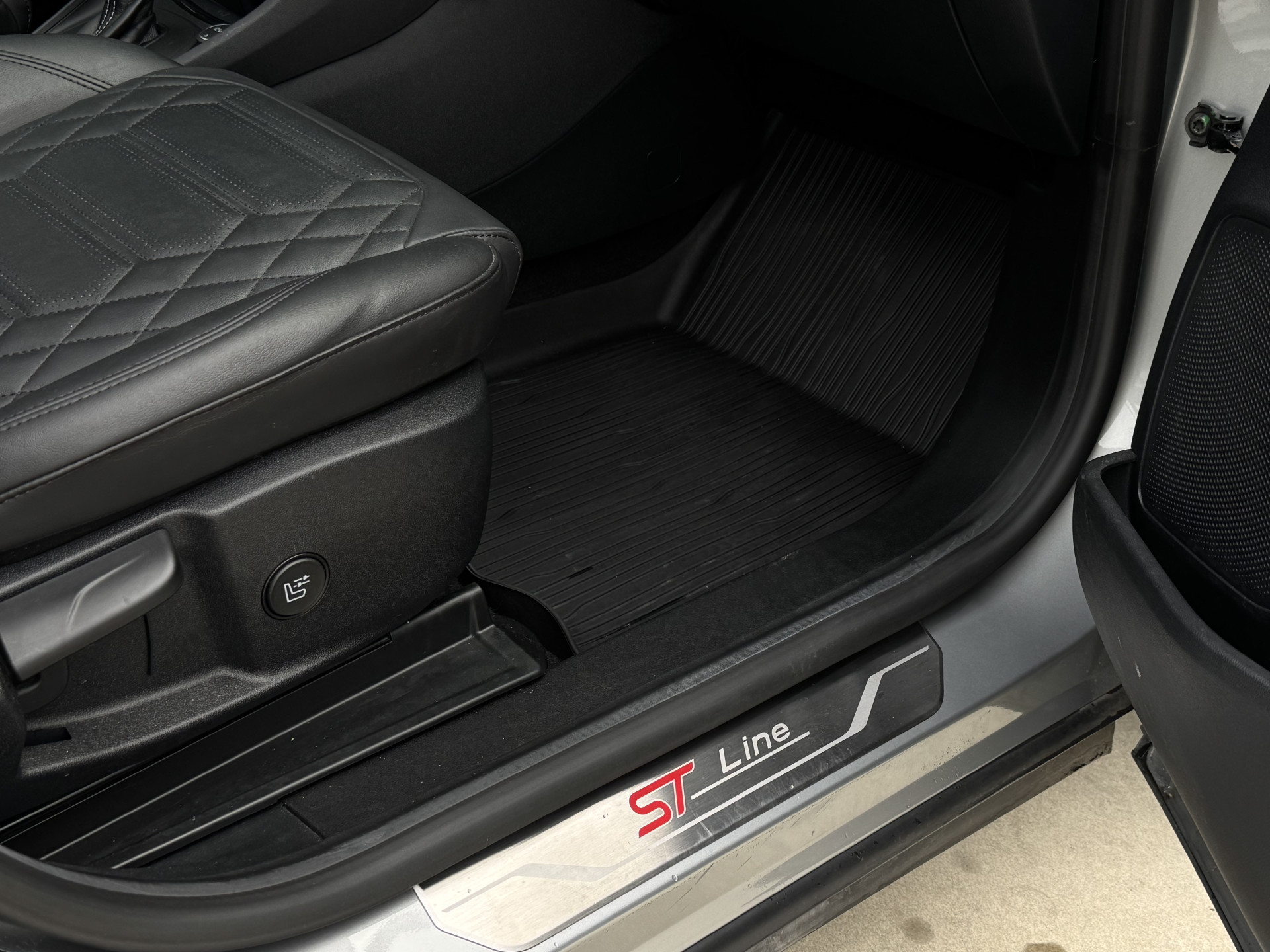 Ford Puma 1.0 EcoBoost Hybrid 155 pk ST-Line Vignale