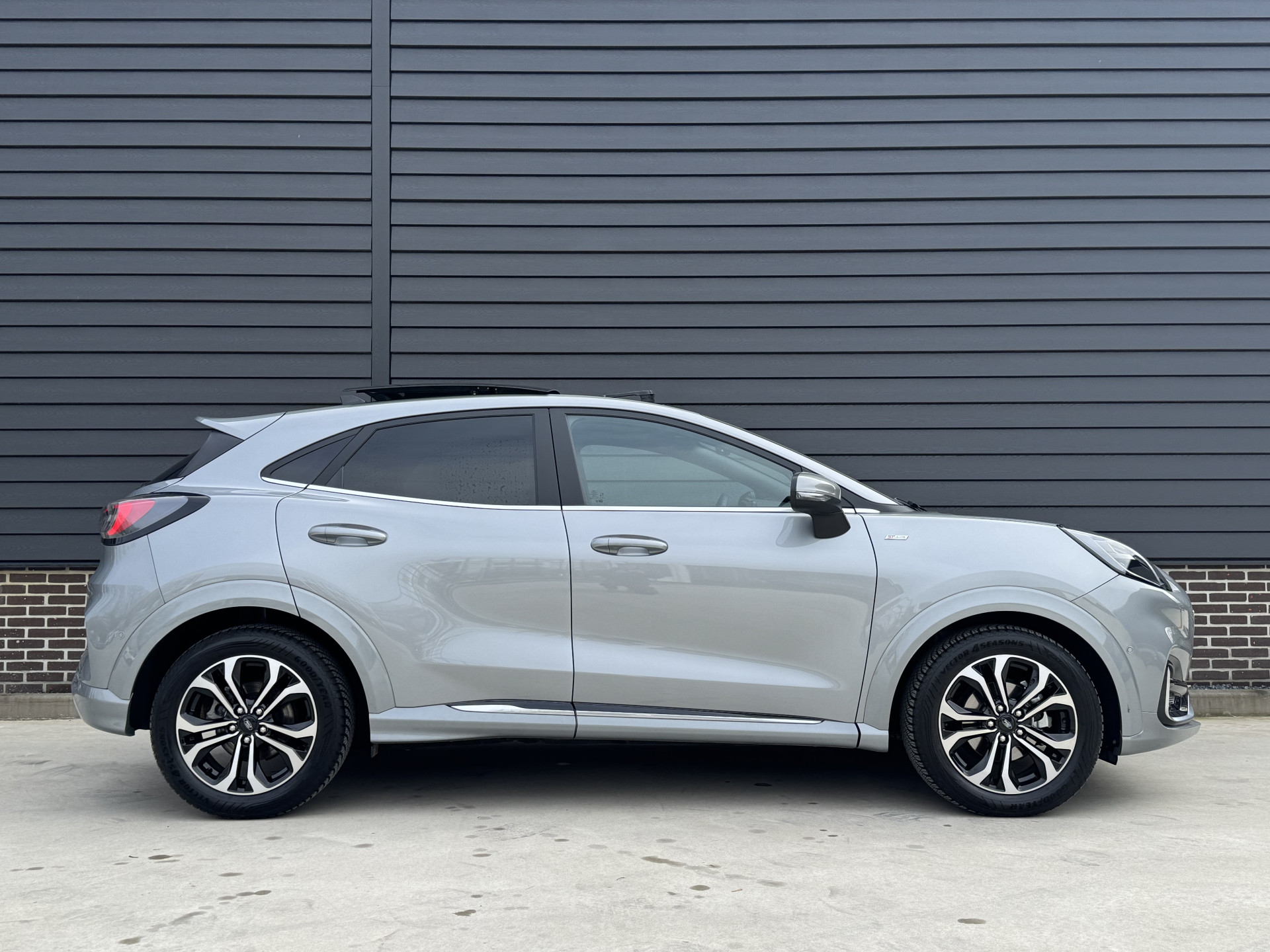 Ford Puma 1.0 EcoBoost Hybrid 155 pk ST-Line Vignale