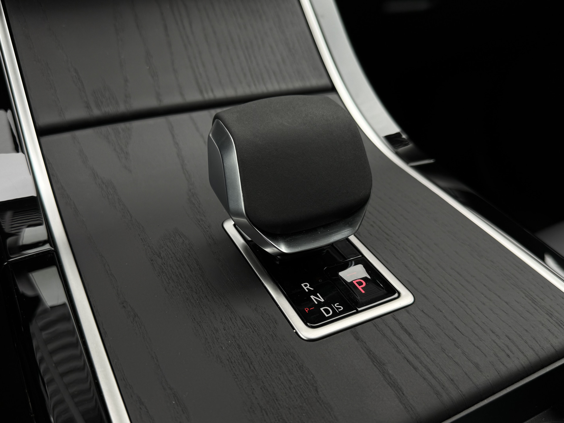 Land Rover Range Rover Velar 2.0 P400e AWD Dynamic SE PHEV