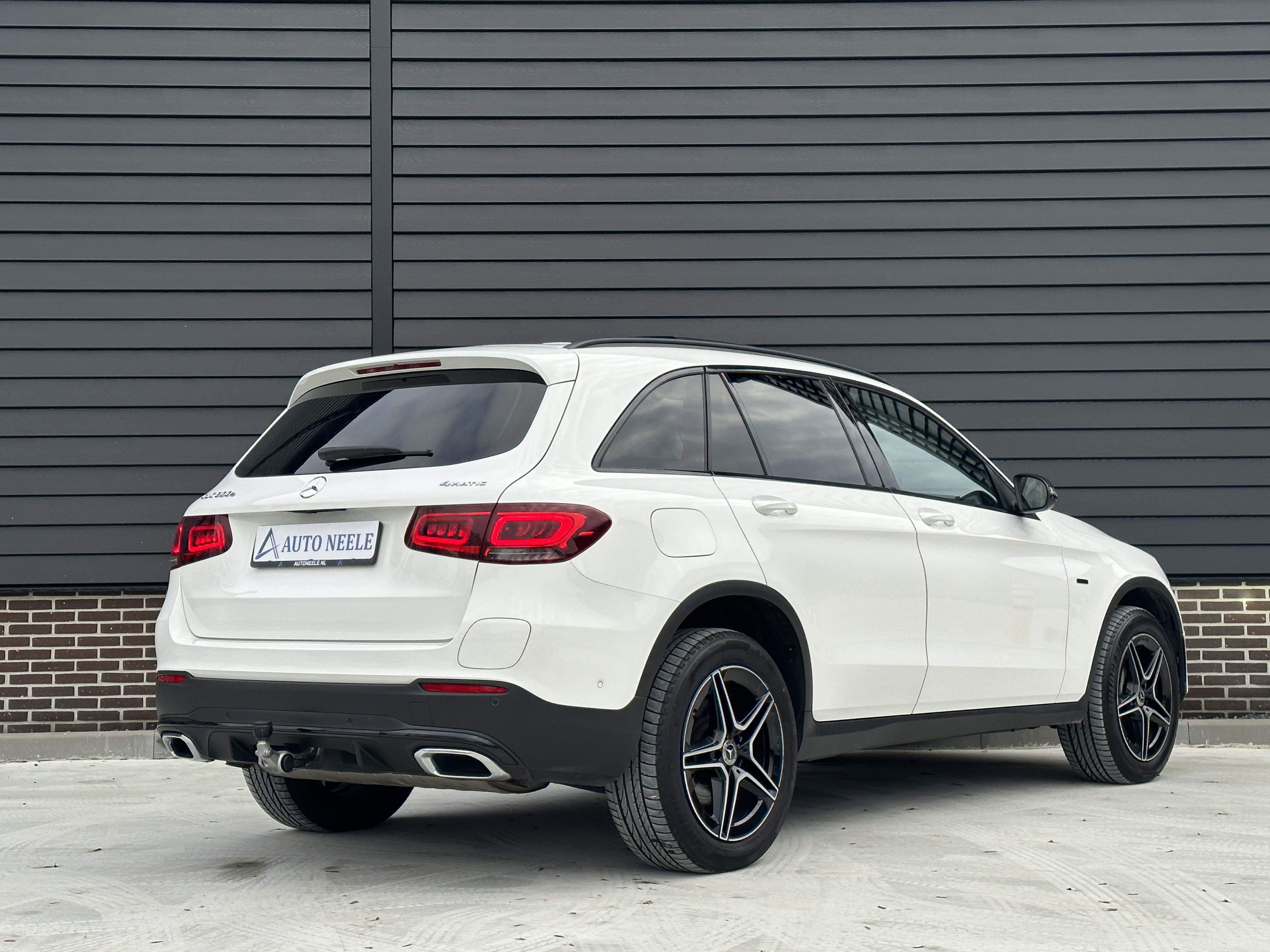 Mercedes GLC 300e AMG Line 320 pk, Panoramadak, Trekhaak, Night, BTW