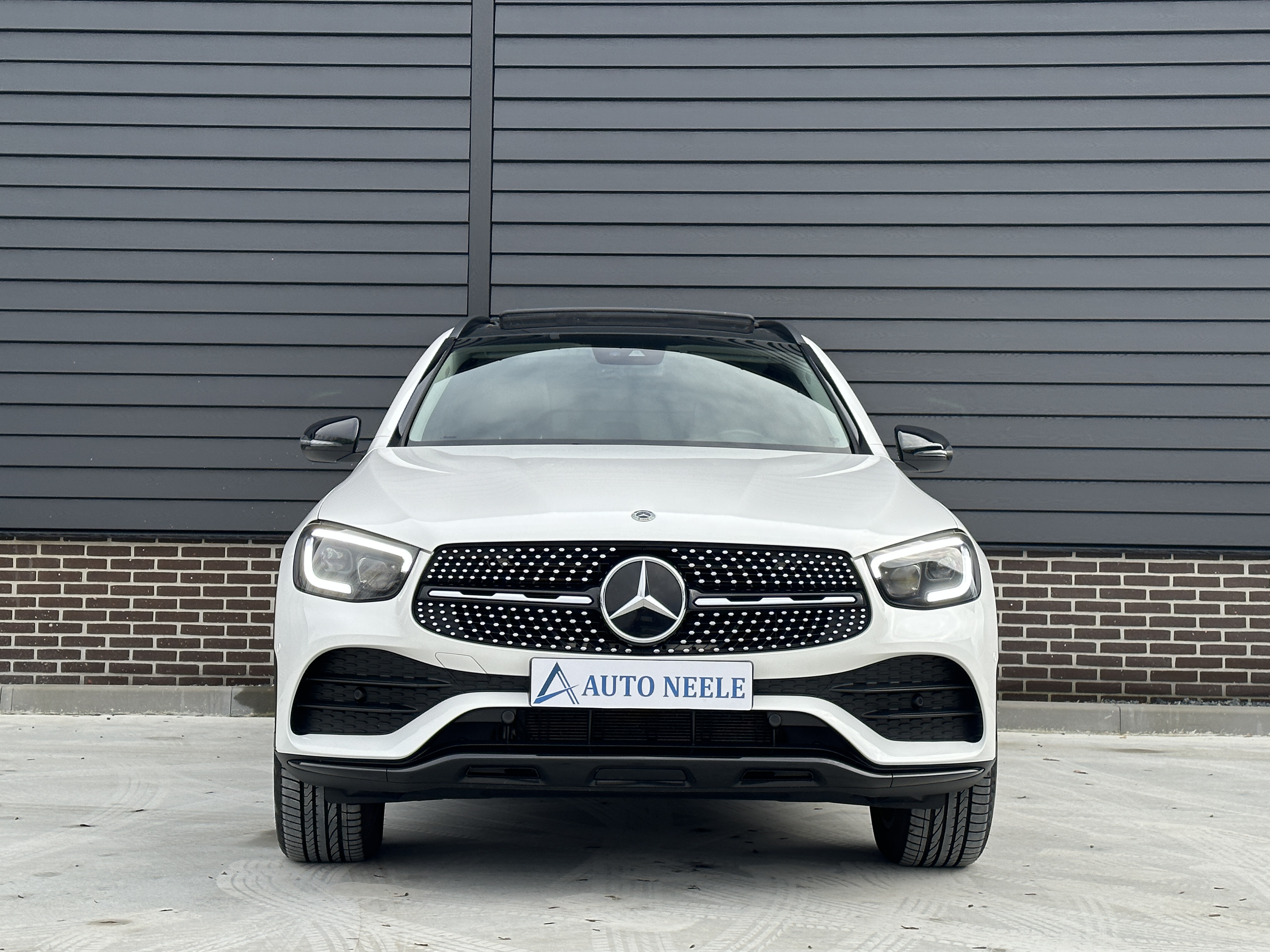 Mercedes GLC 300e AMG Line 320 pk, Panoramadak, Trekhaak, Night, BTW