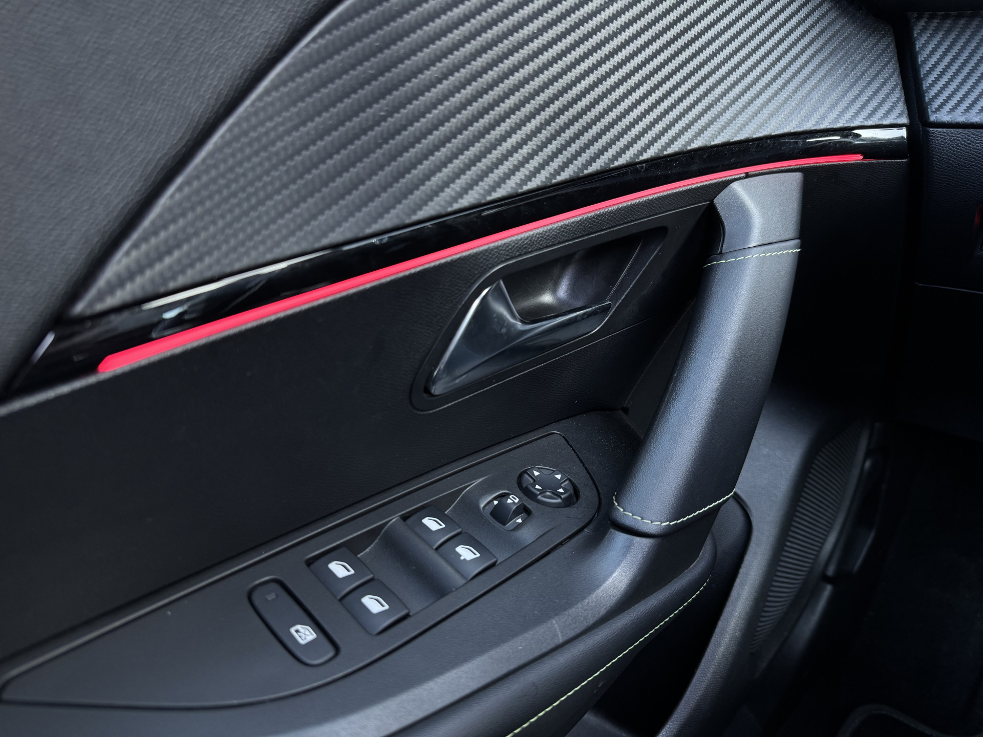 Peugeot 2008 1.2 PureTech 130 GT EAT8