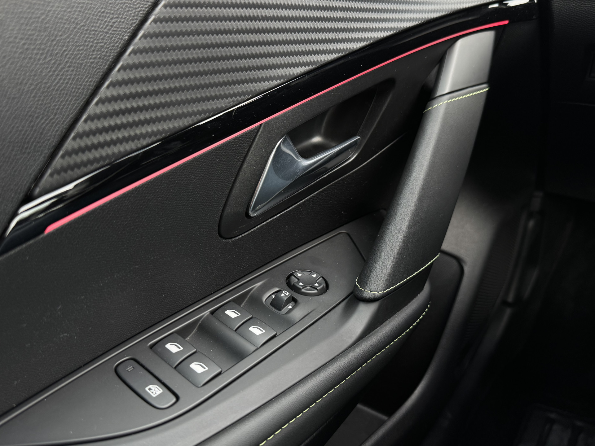 Peugeot 208 1.2 GT 130 pk