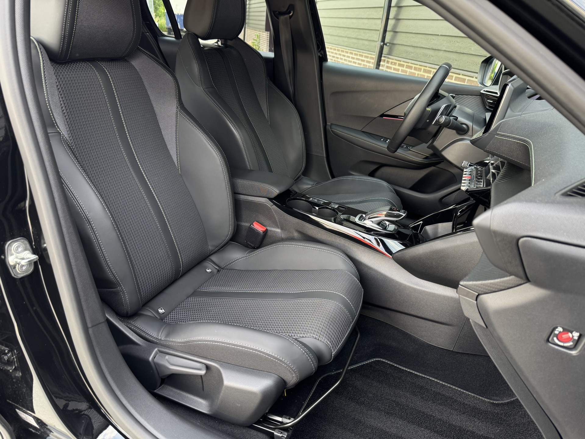 Peugeot 208 1.2 GT 130 pk