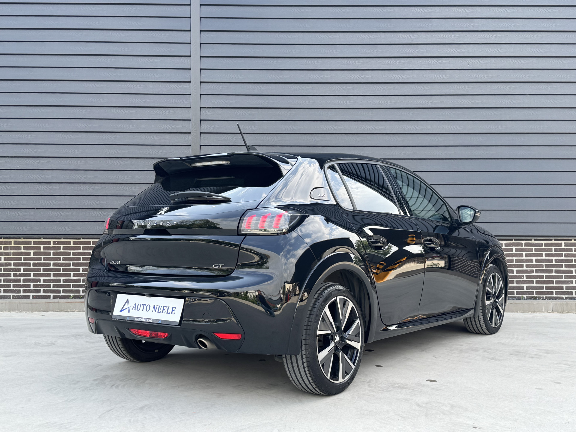 Peugeot 208 1.2 GT 130 pk