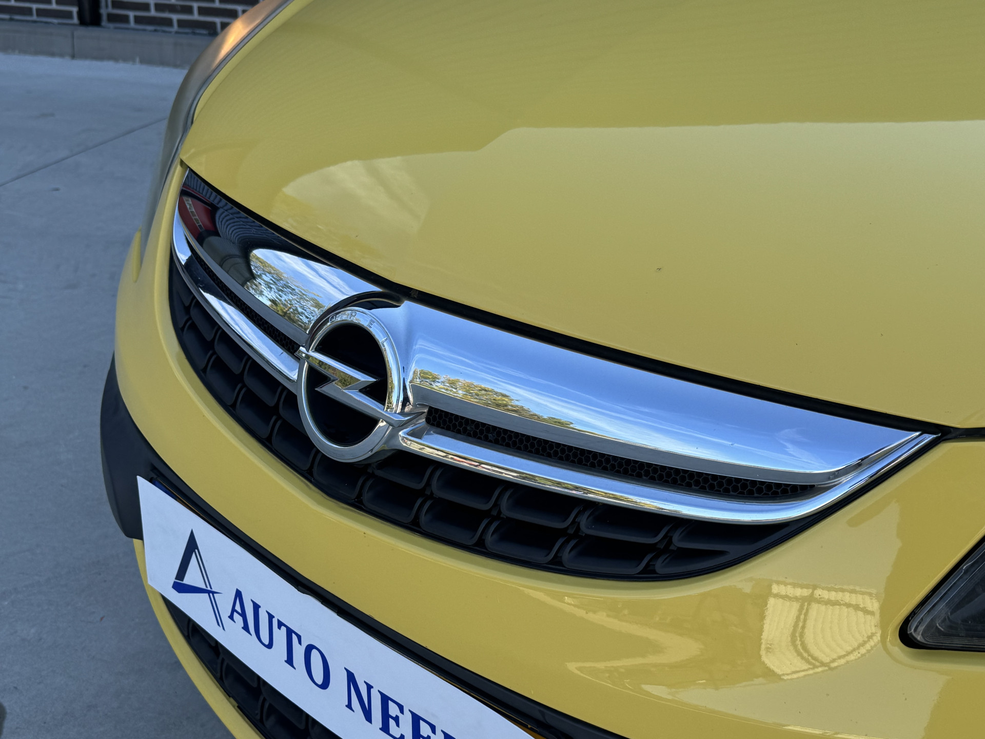 Opel Corsa 1.4-16V Special Color Edition