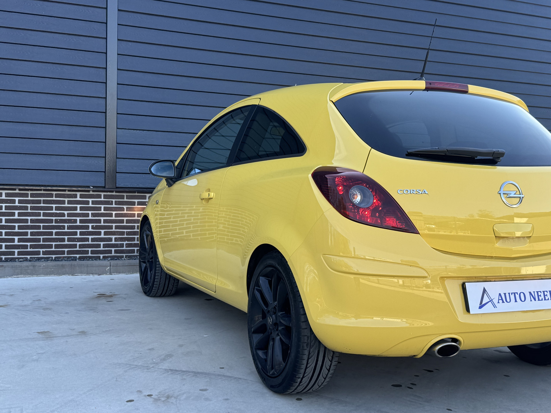 Opel Corsa 1.4-16V Special Color Edition