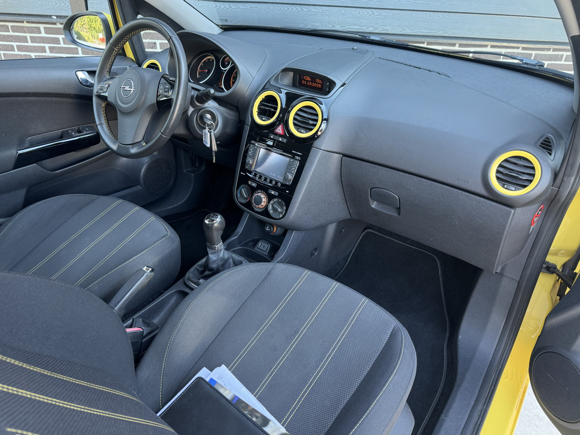 Opel Corsa 1.4-16V Special Color Edition
