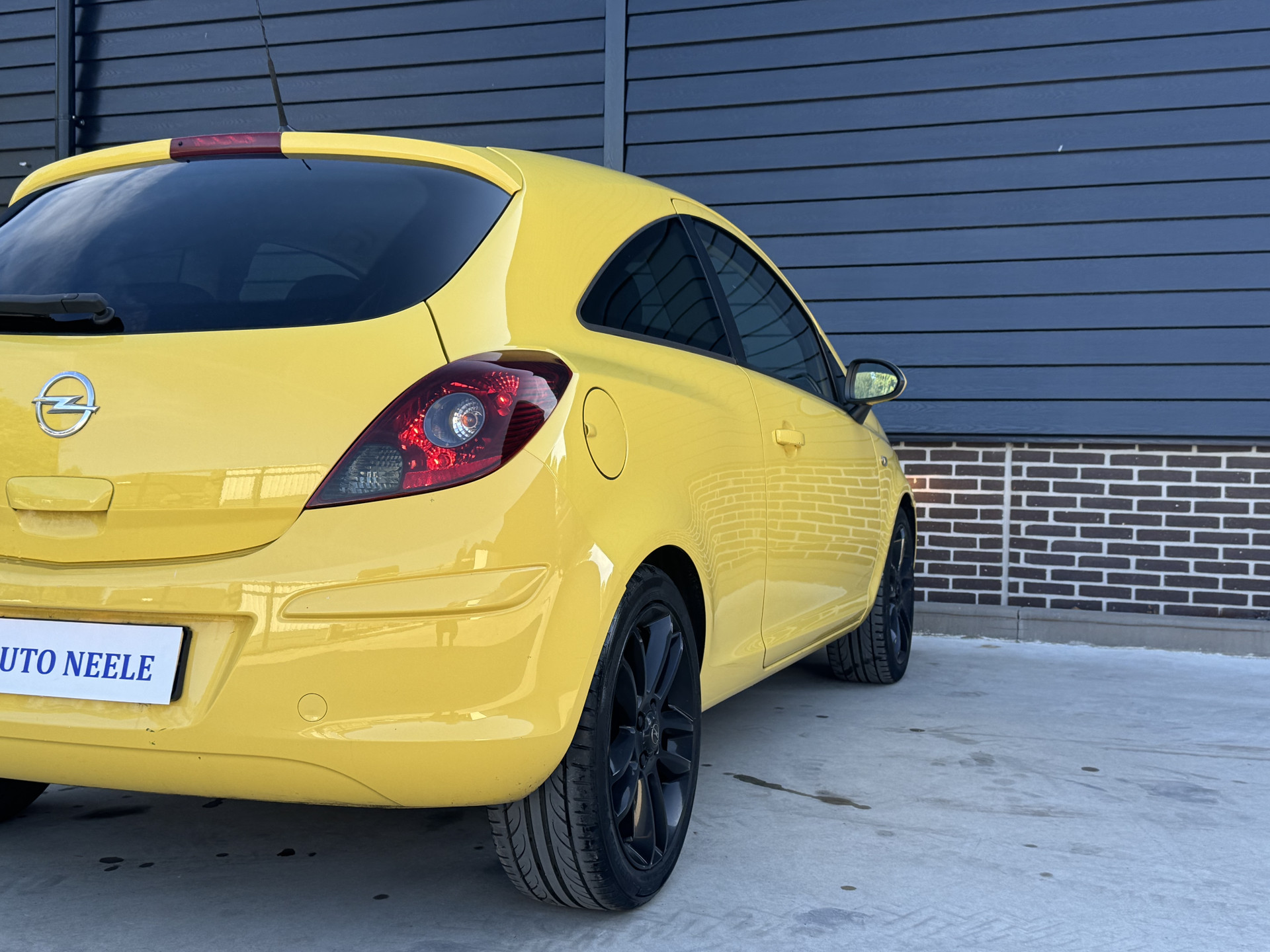 Opel Corsa 1.4-16V Special Color Edition