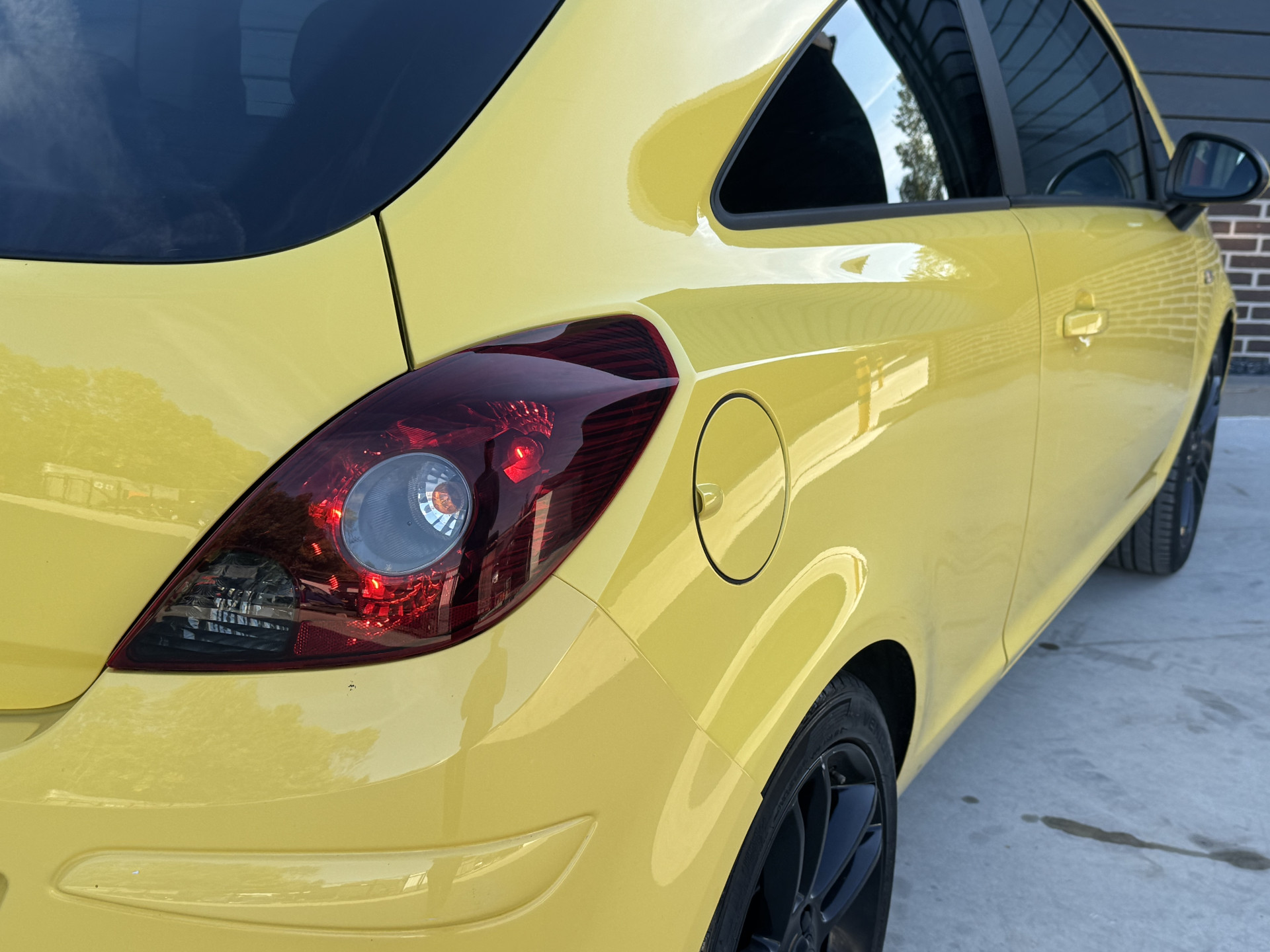 Opel Corsa 1.4-16V Special Color Edition
