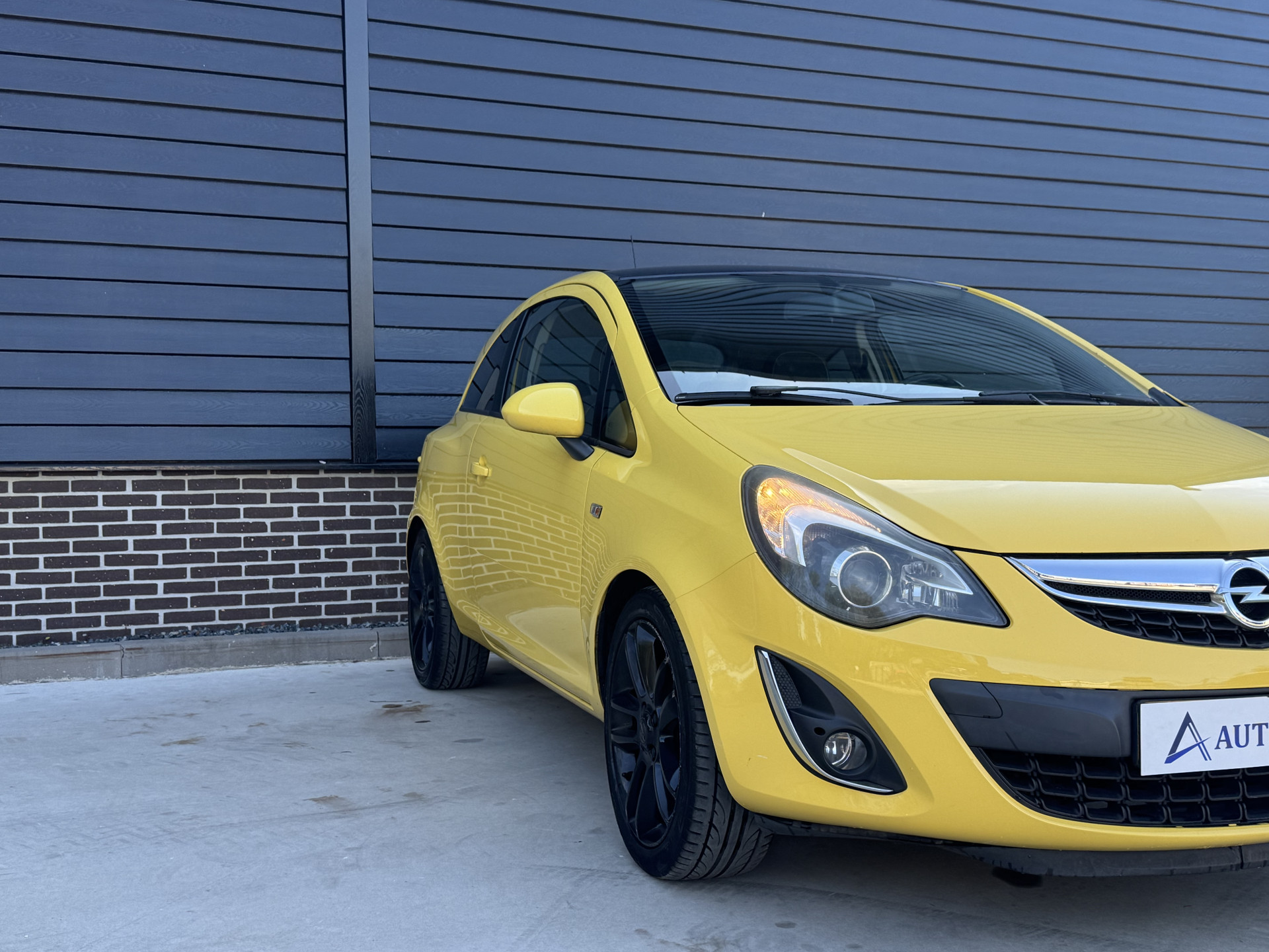 Opel Corsa 1.4-16V Special Color Edition