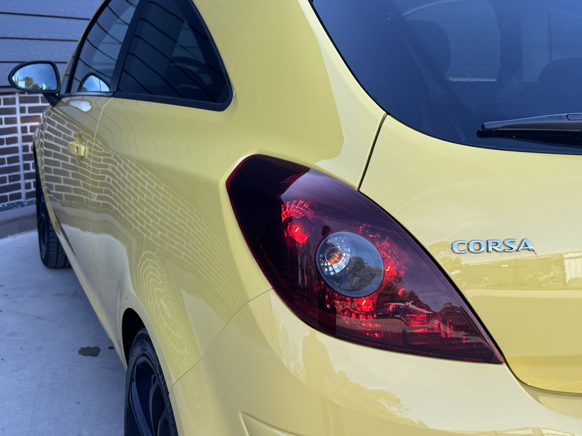 Opel Corsa 1.4-16V Special Color Edition