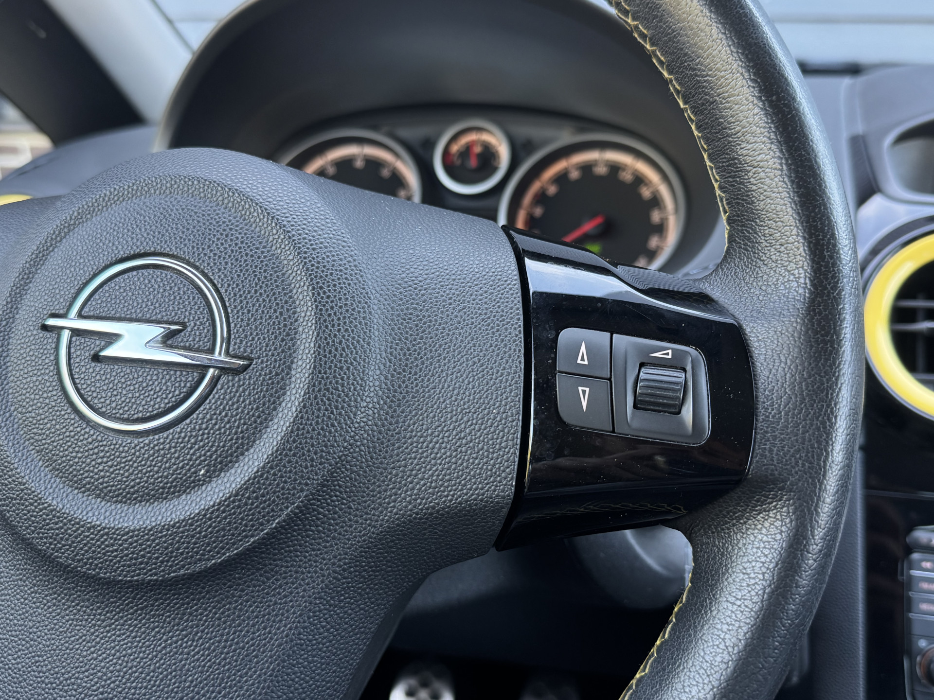 Opel Corsa 1.4-16V Special Color Edition