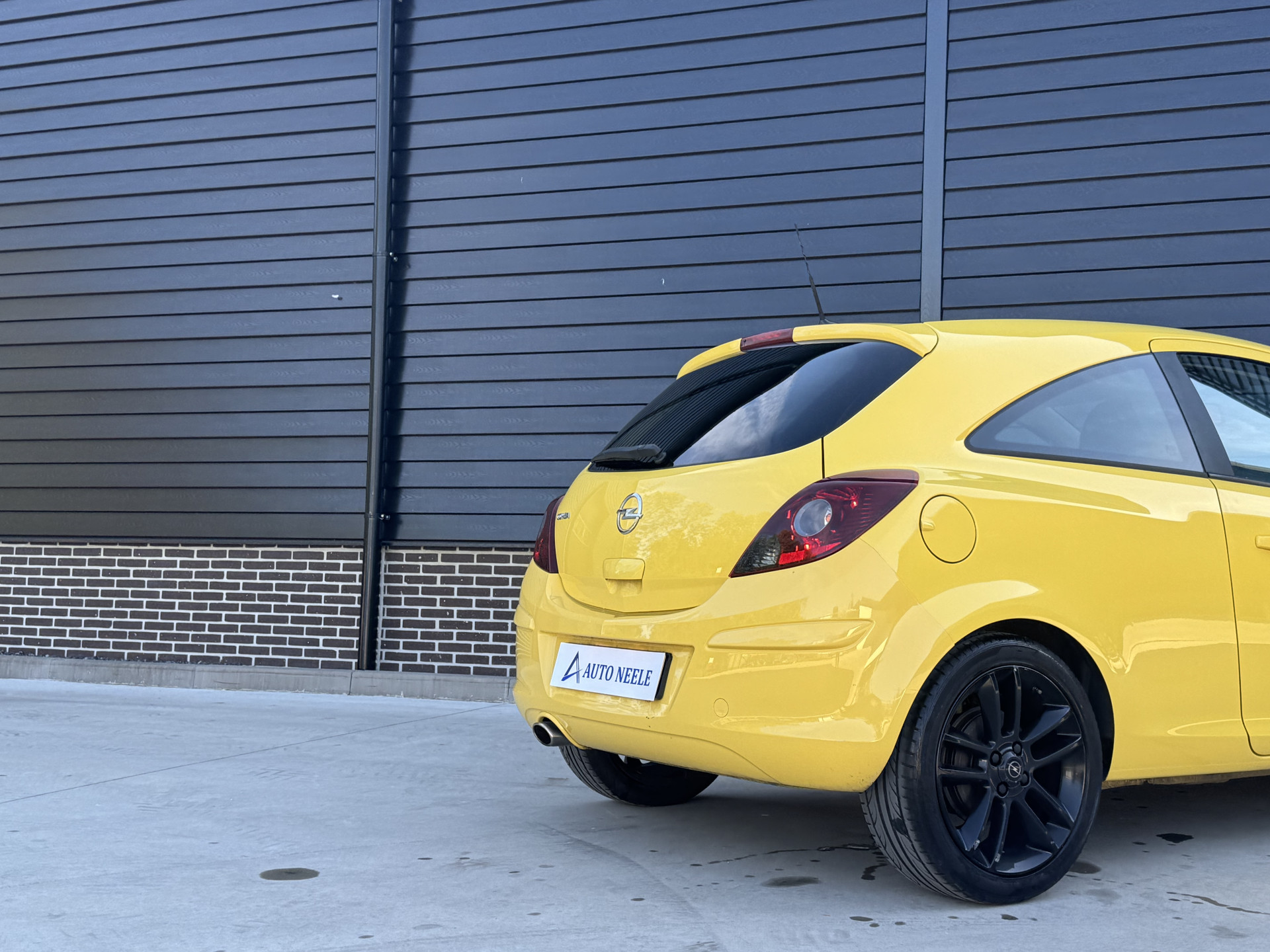 Opel Corsa 1.4-16V Special Color Edition
