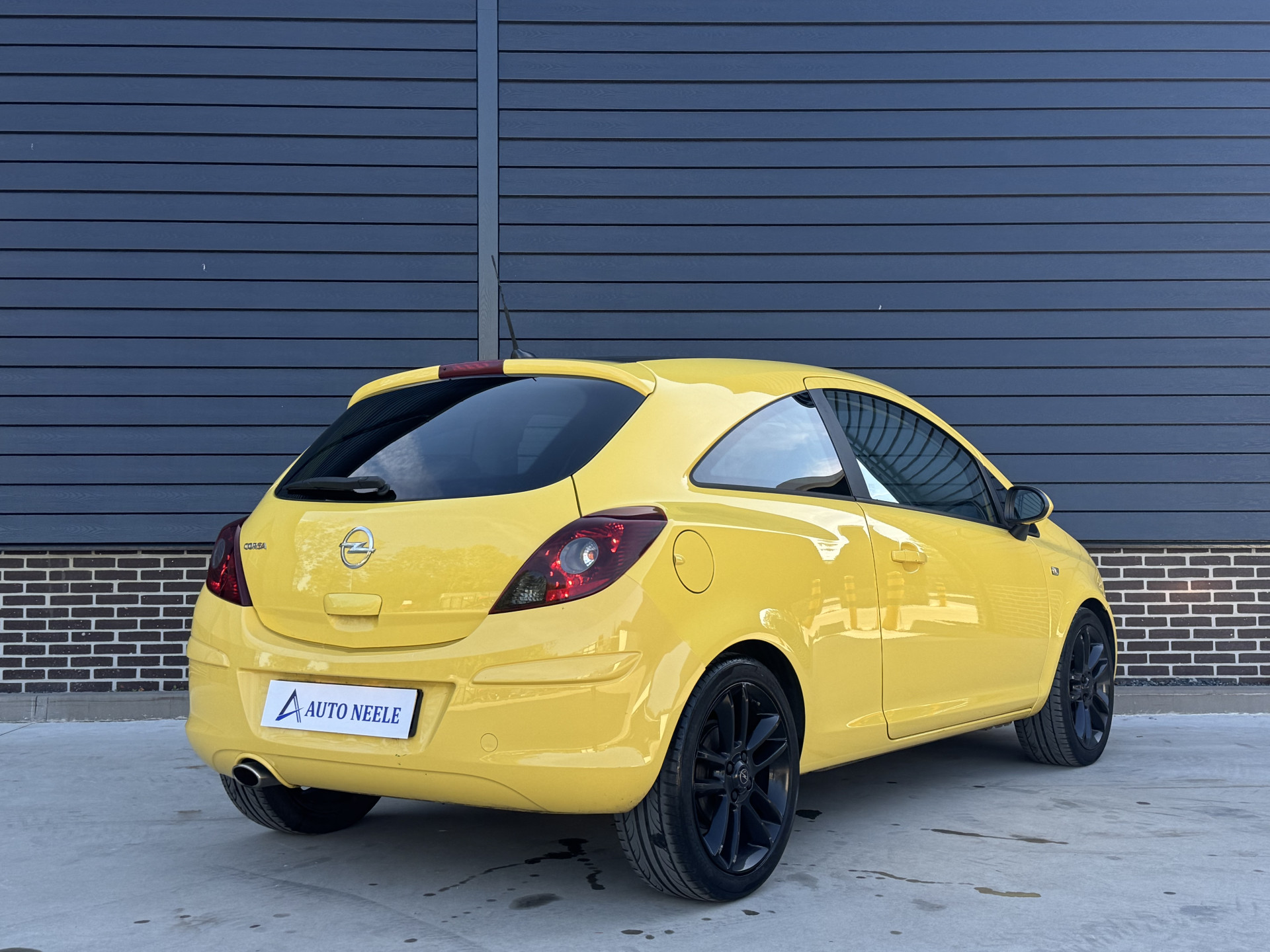 Opel Corsa 1.4-16V Special Color Edition