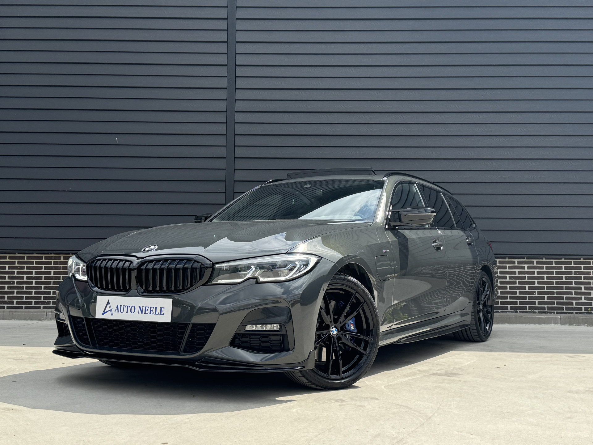 BMW 3 Serie Touring 330e M Sport 292 pk