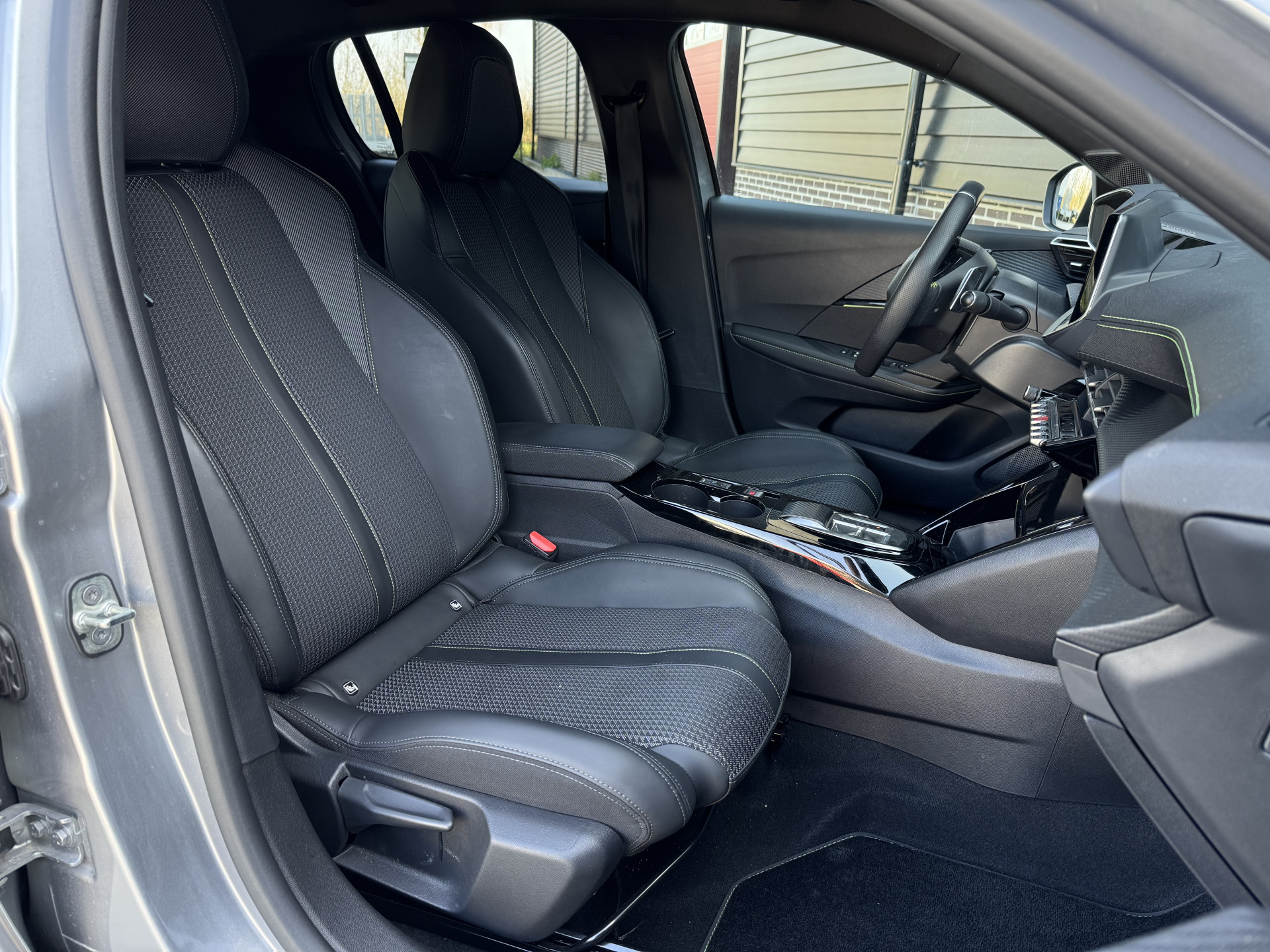 Peugeot 208 1.2 Puretech 130 pk GT Automaat